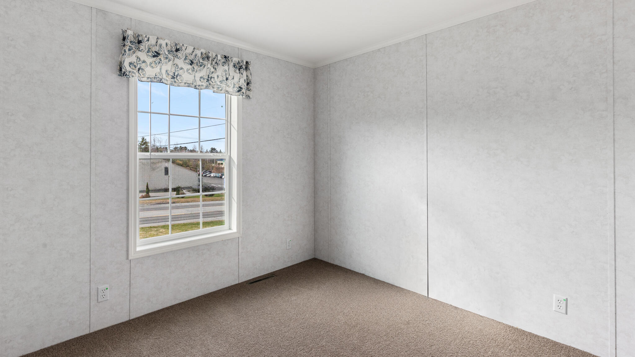 30 Main Road, Holden, ME, 04429