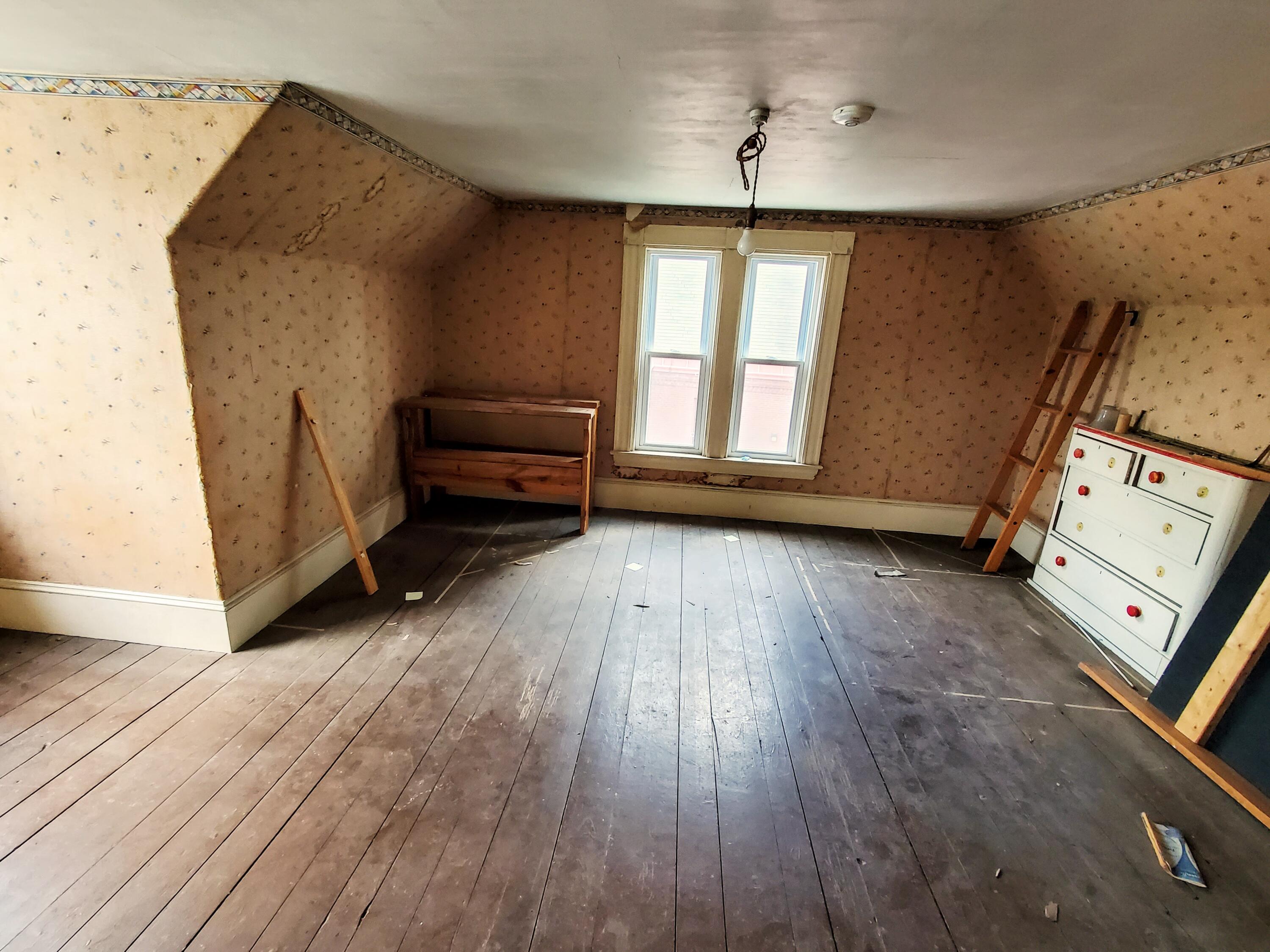 98 Main Street, Madison, ME, 04950