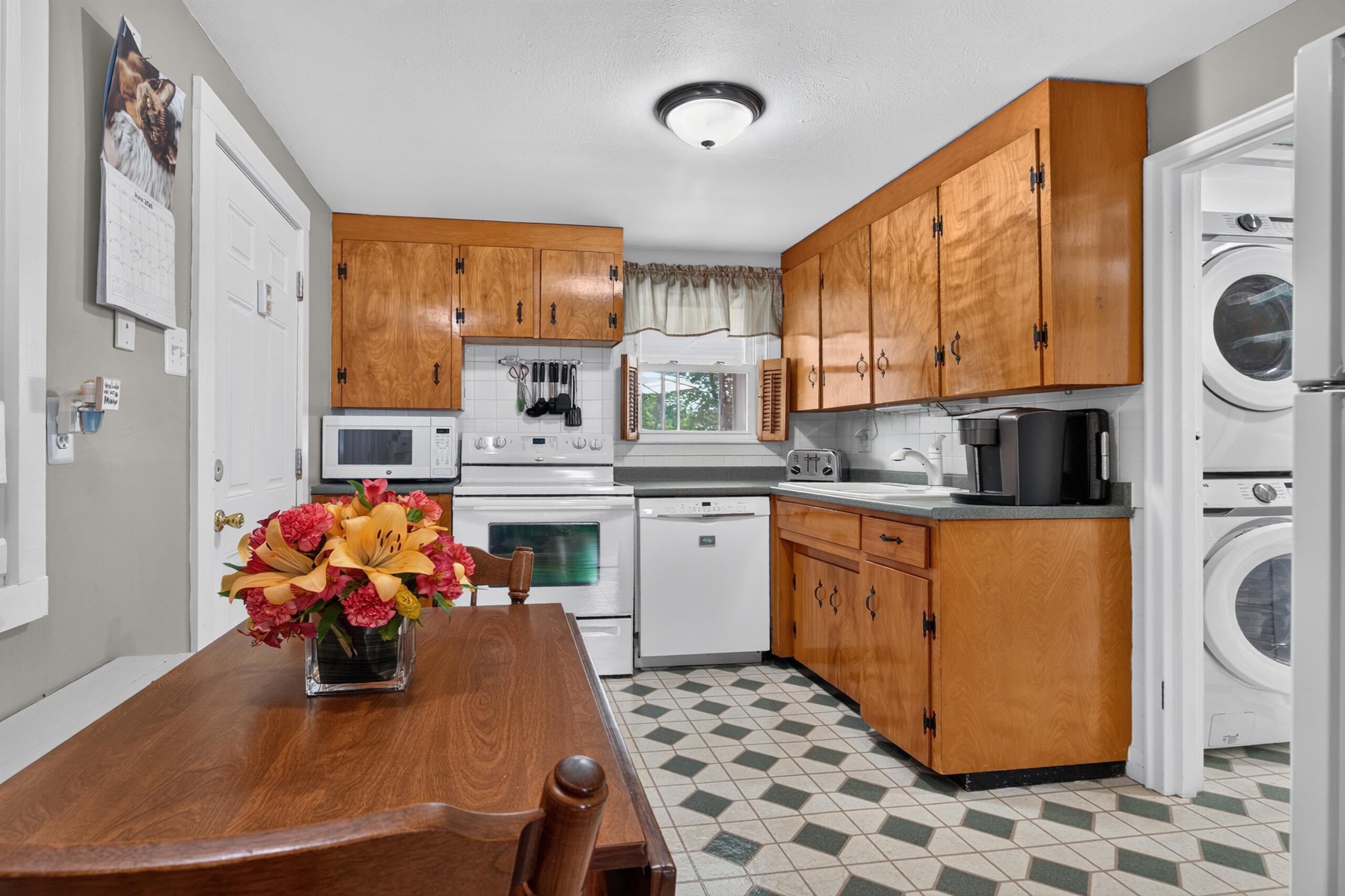 15 Brewster Street, Bangor, ME 04401 Kitchen