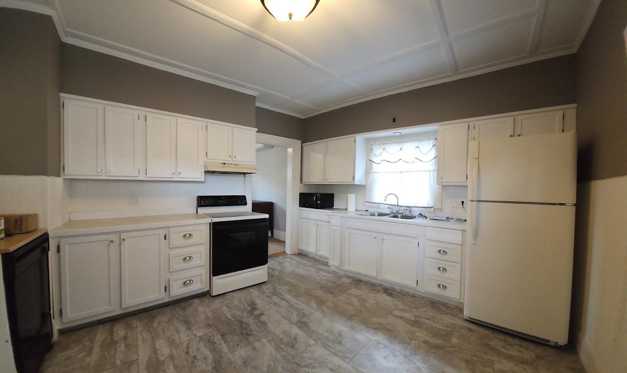 17 Bates Street, Millinocket, ME, 04462