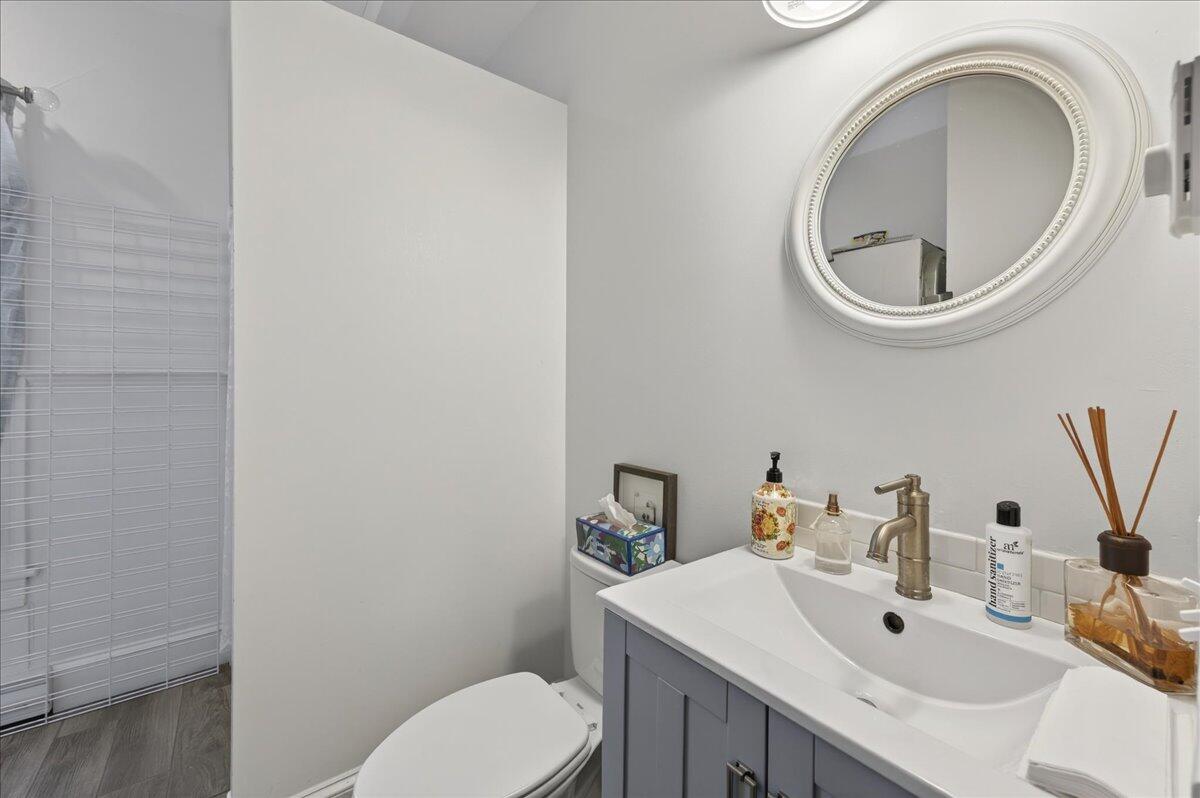 1ST Floor Bath