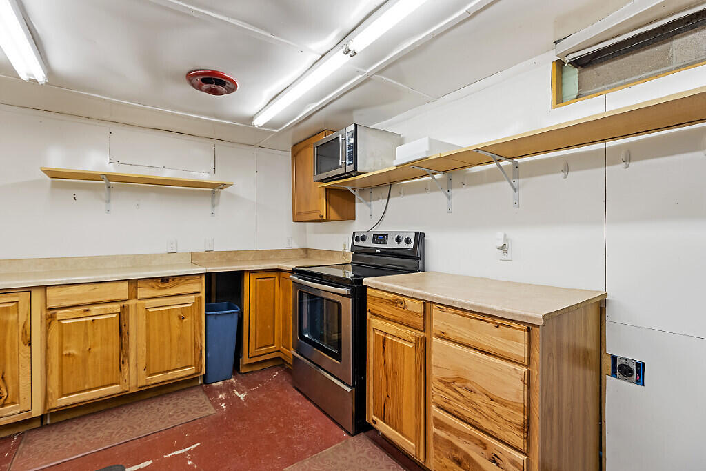 83 Main Street, Phillips, ME, 04966