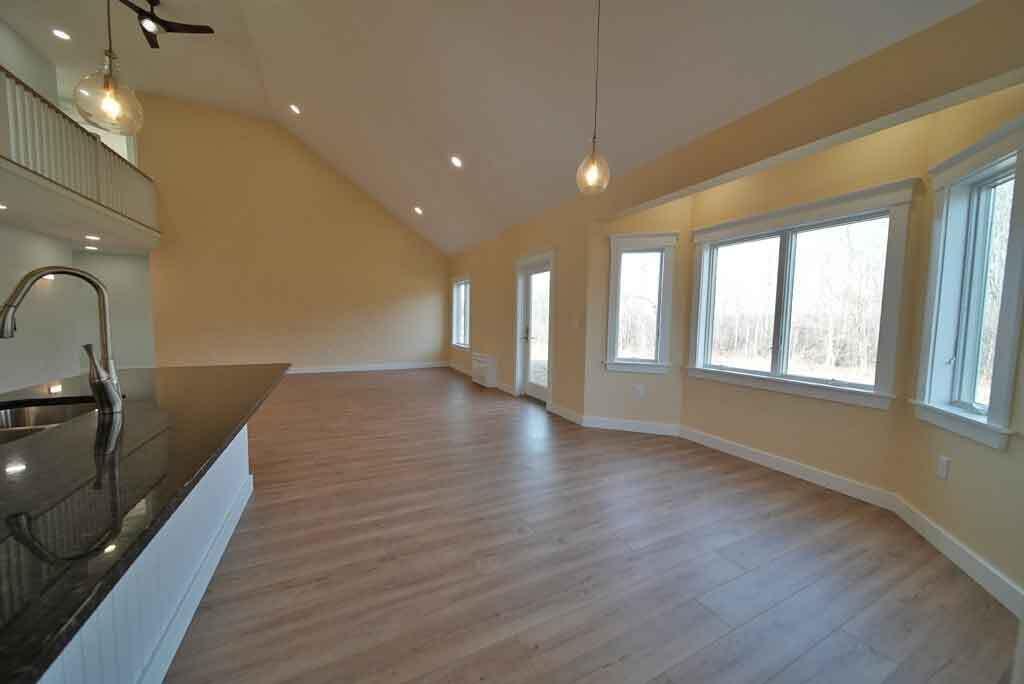 15 Lilac Lane, Houlton, ME, 04730