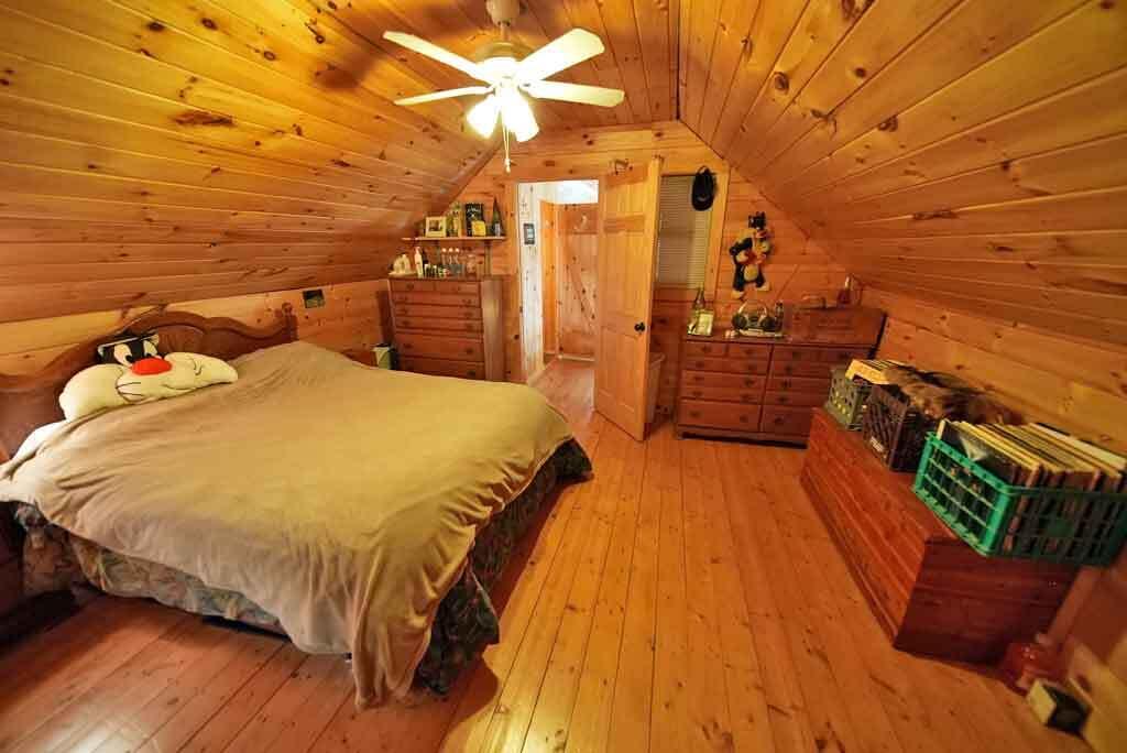 bedroom-maine-lake-house