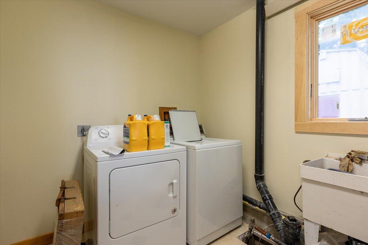 391 Main Road, Islesboro, ME, 04848