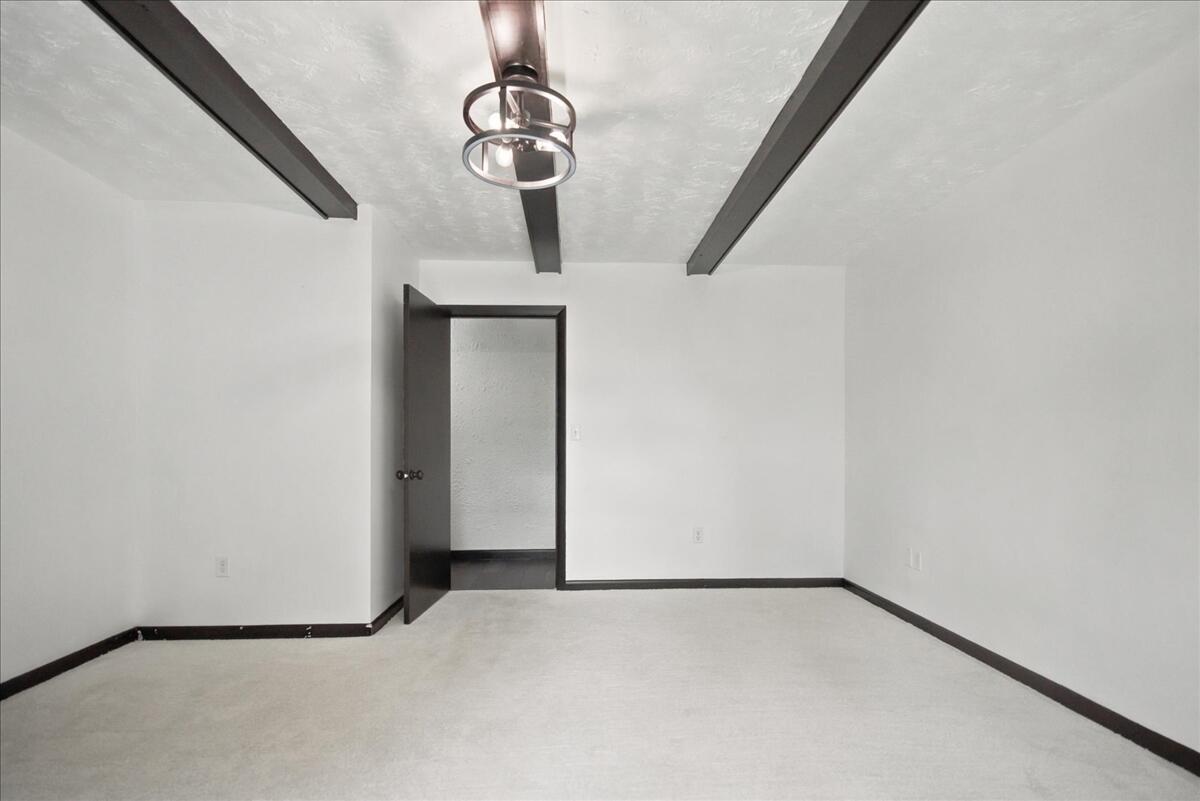 466 East Avenue, Lewiston, ME 04240 38-DSC09098