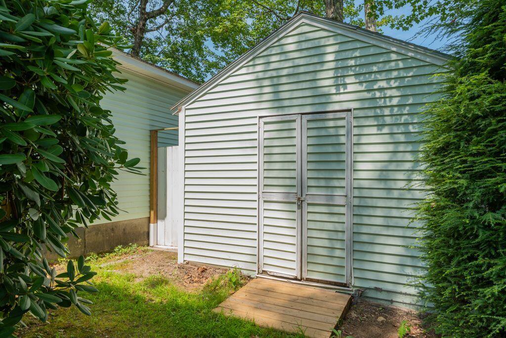 2 Forest Drive, Topsham, ME 04086 2 Forest shed front