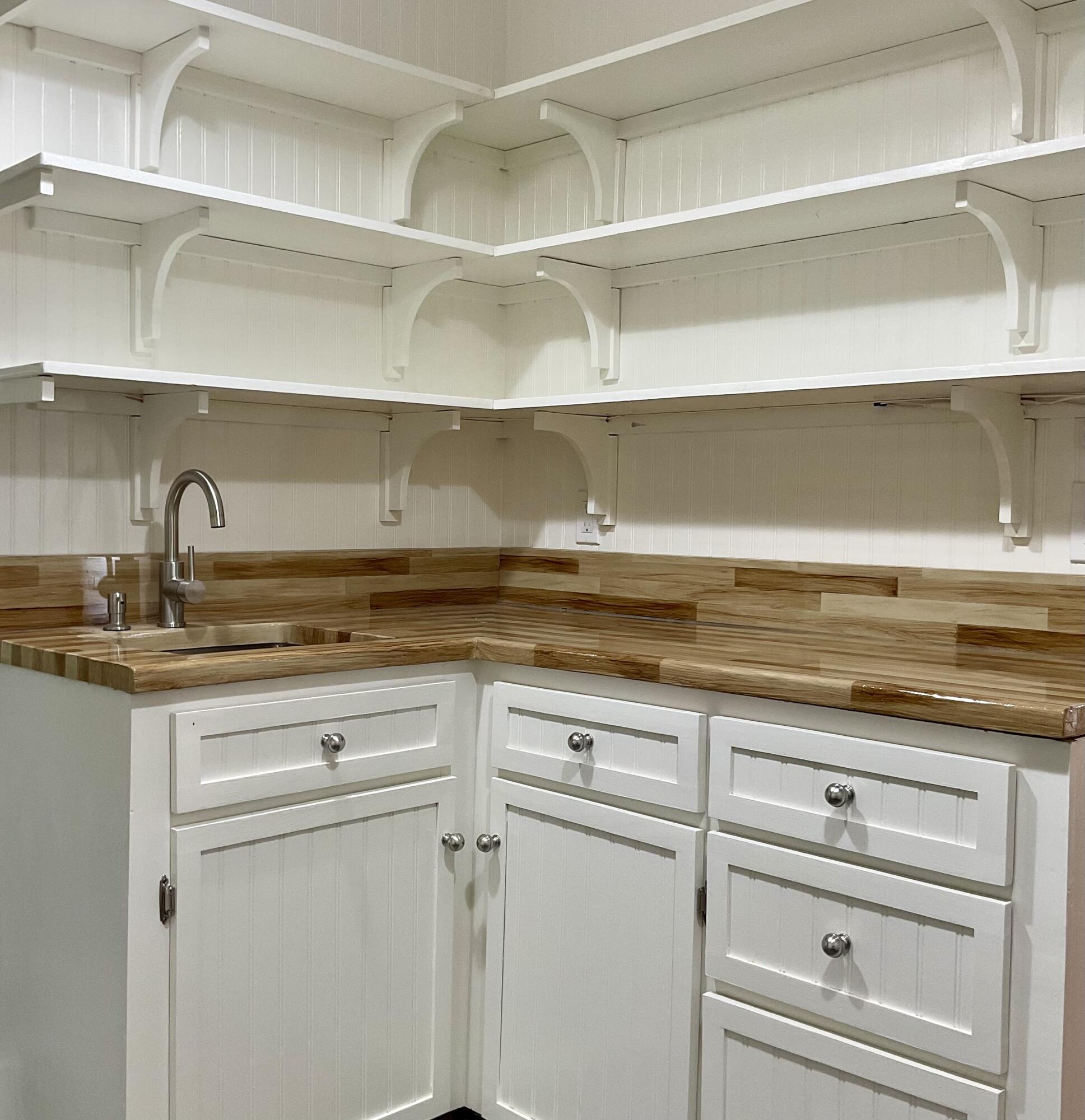 WASHING AREA, DISH STORAGE, LARGE CLOSET