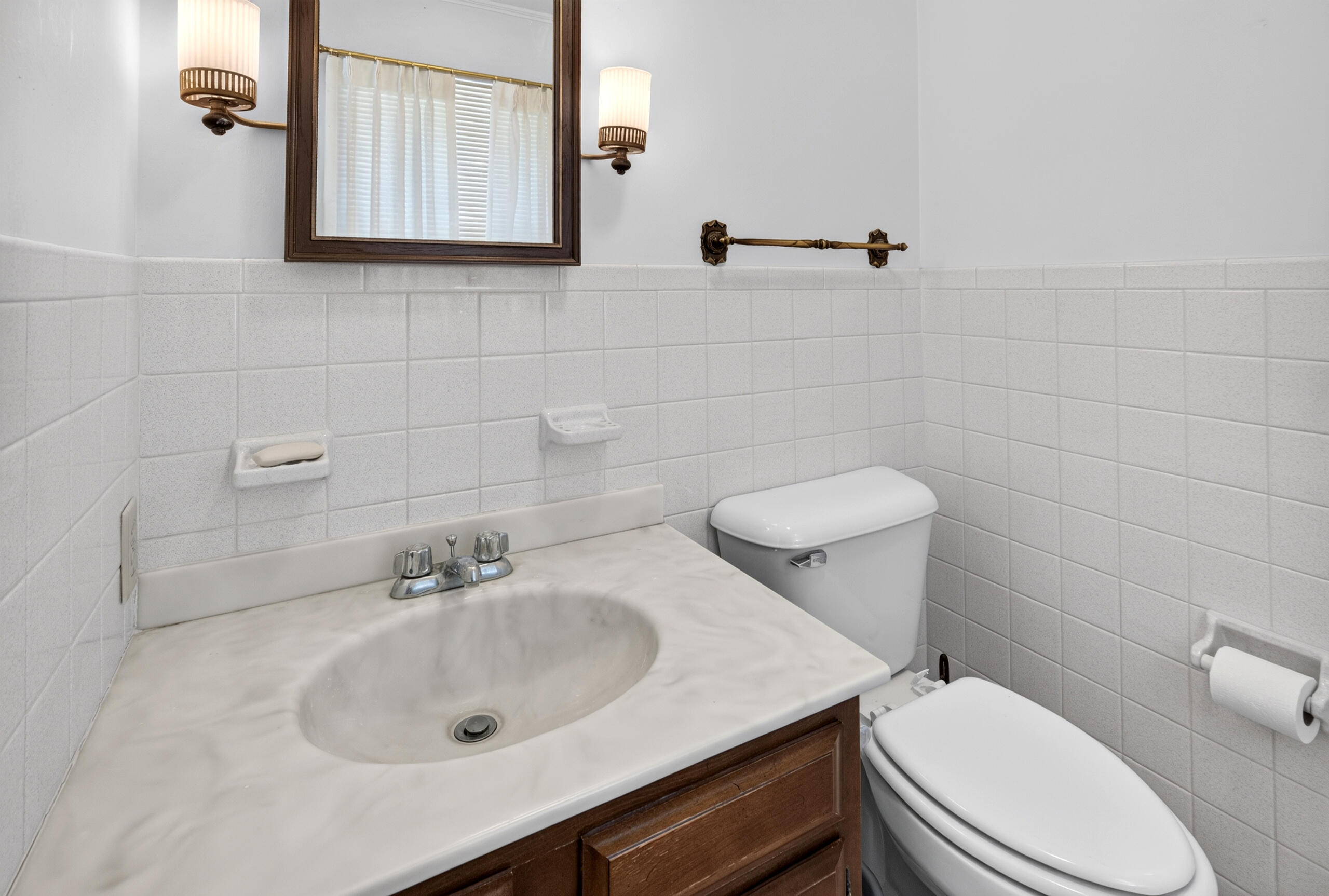 12 Mountain View Drive, Hampden, ME 04444 1/2 bath en suite