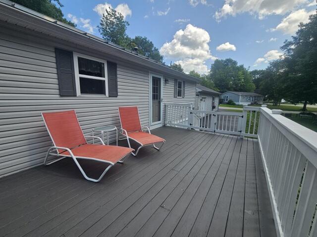 37.2 deck sitting area