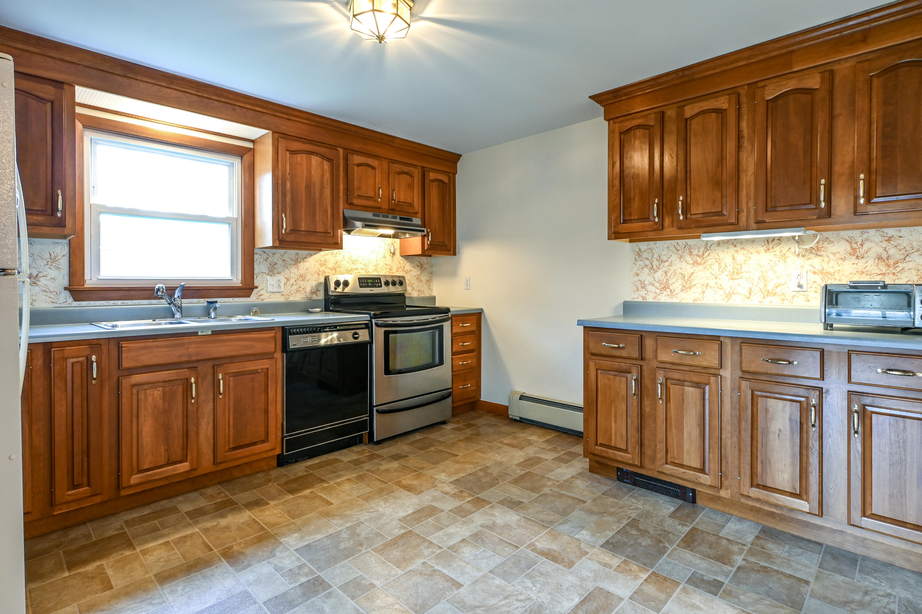 31 Vernon Road, Cape Elizabeth, ME, 04107
