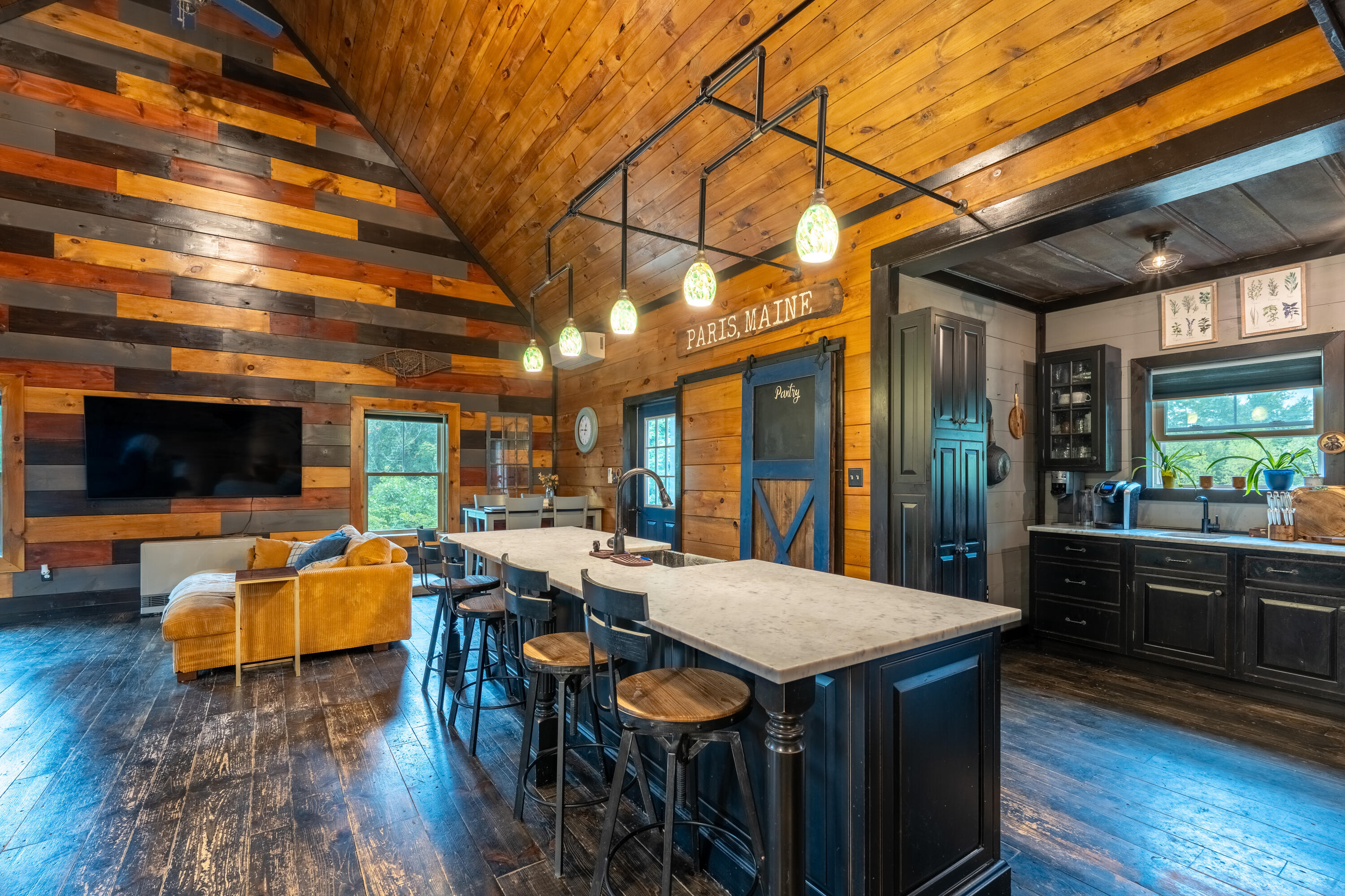 42 East Oxford Road, Paris, ME, 04281