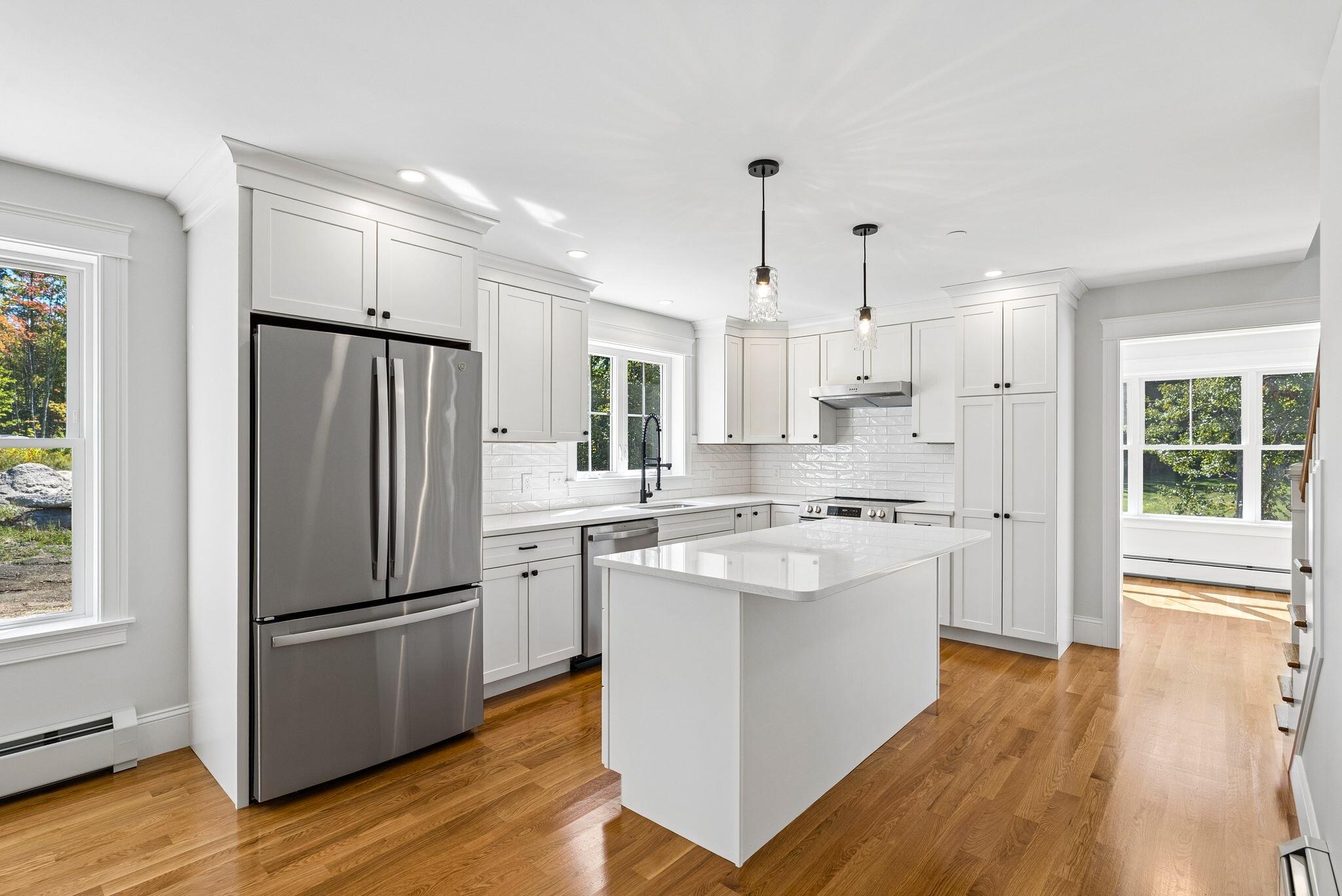 60 Brandy Lane, Portland, ME 04103 Eat-in kitchen with kitchen island