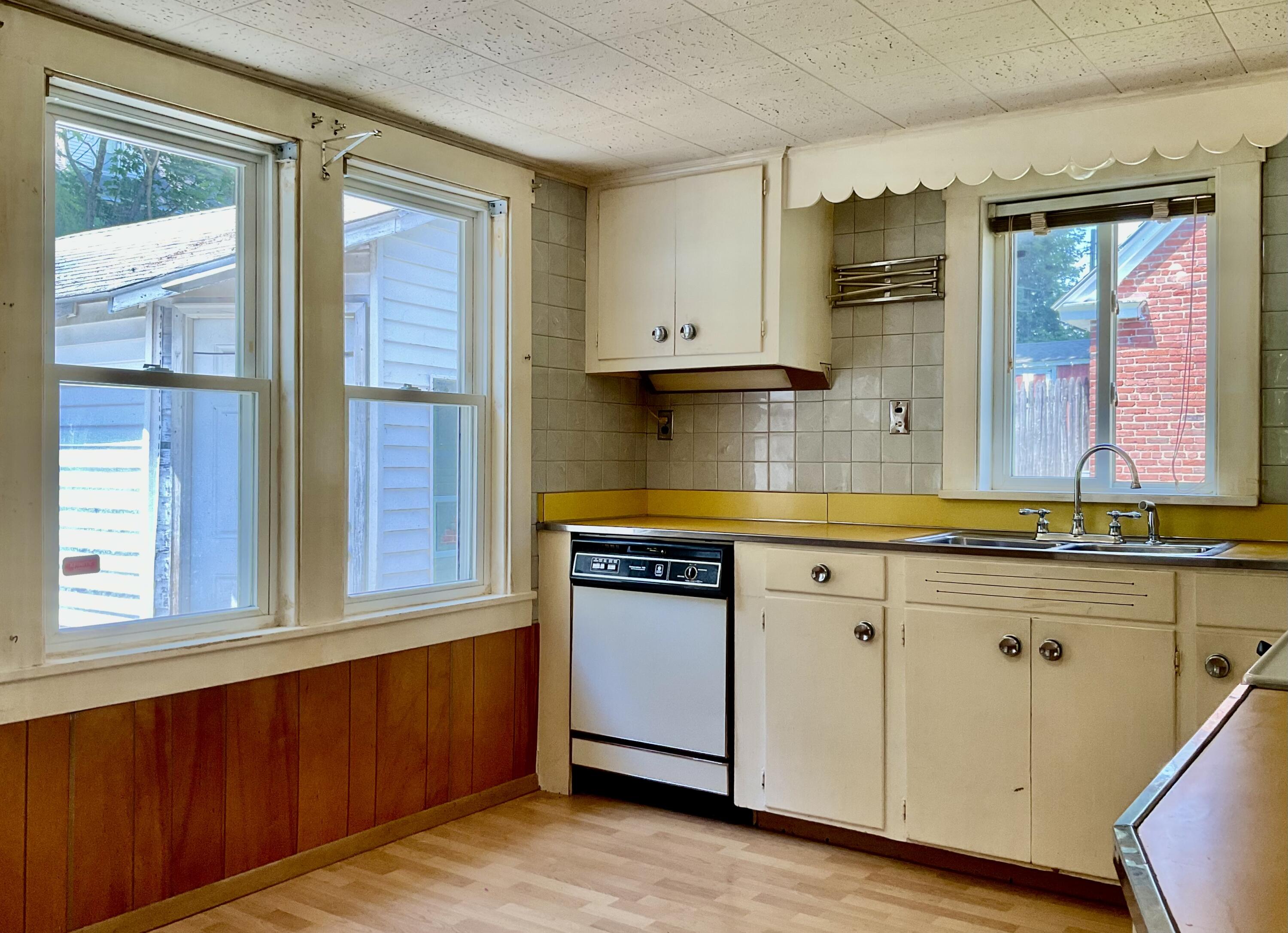 EXCELLENT NATURAL LIGHT