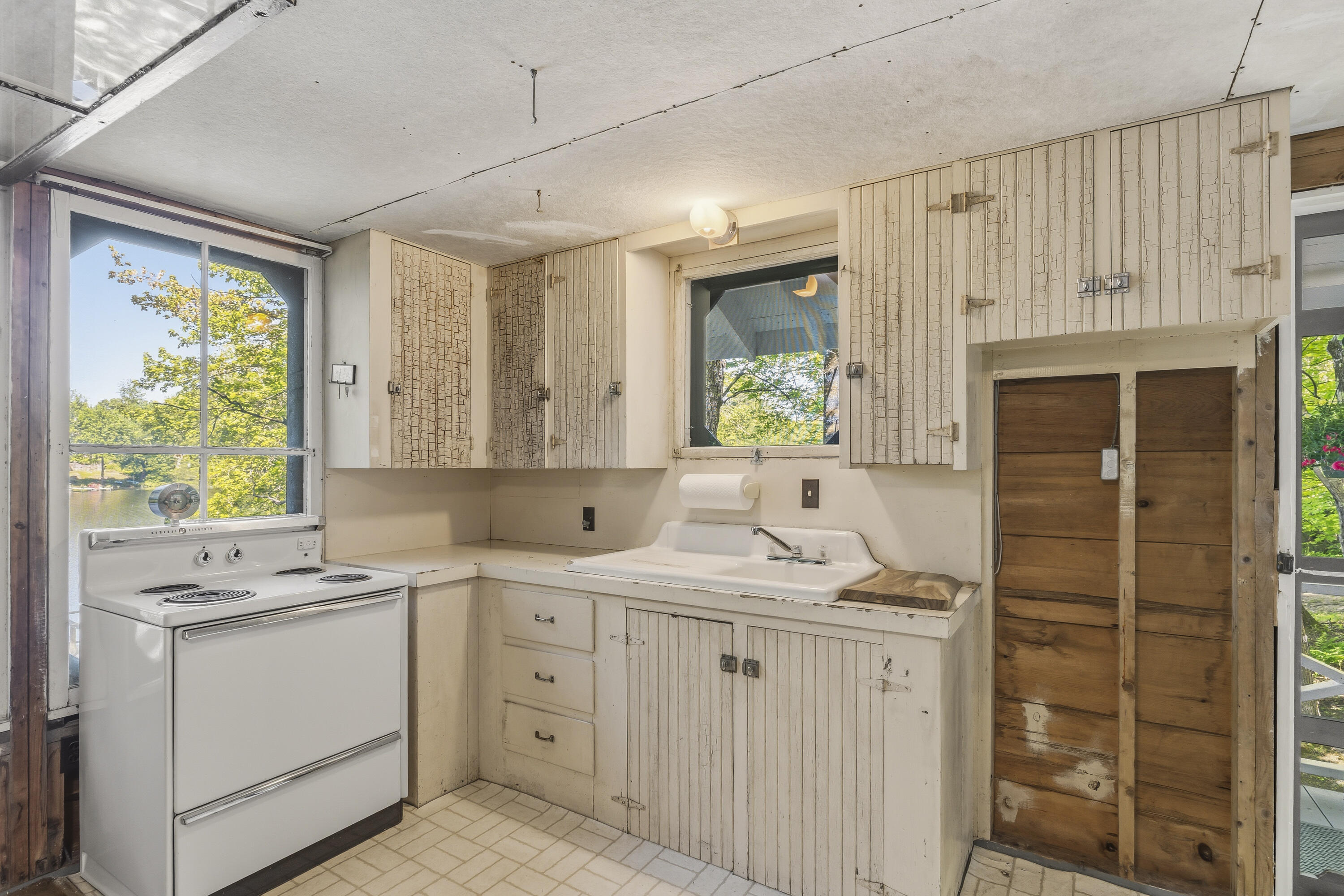 29 Thomas Rd_108