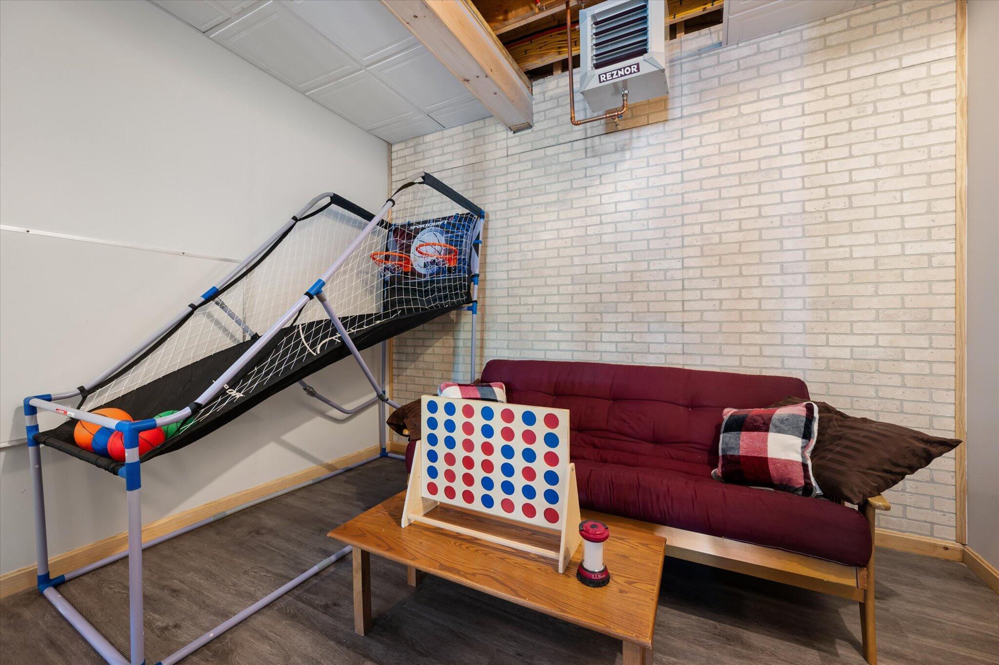 Walkout family/gameroom
