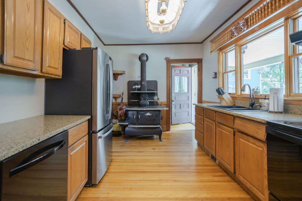 72 Main Street, Peru, ME, 04290