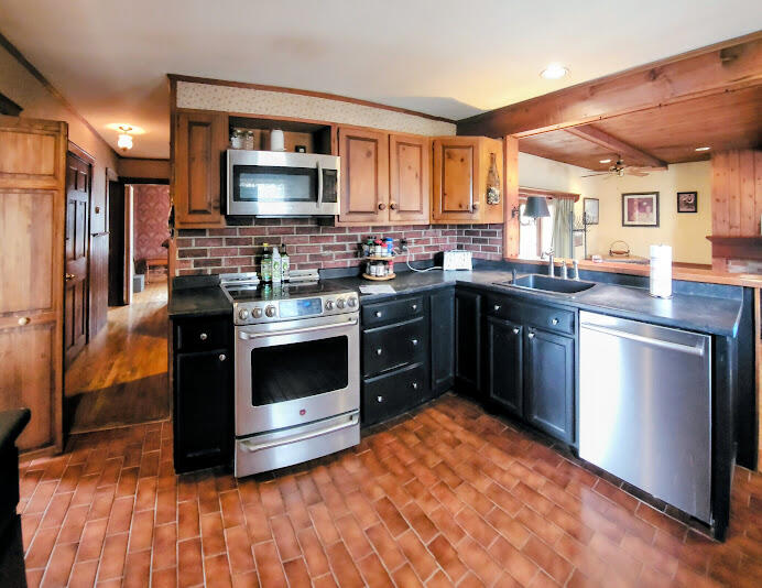 12 Schoolhouse Lane, Hampden, ME, 04444