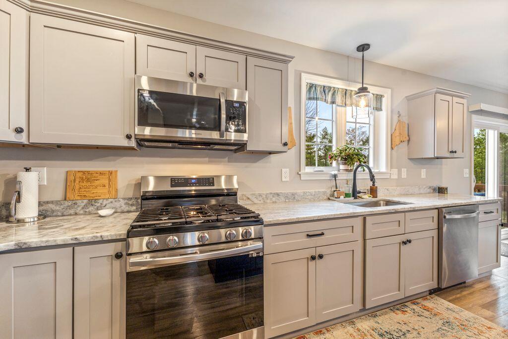 11 Estes Drive, Standish, ME, 04085