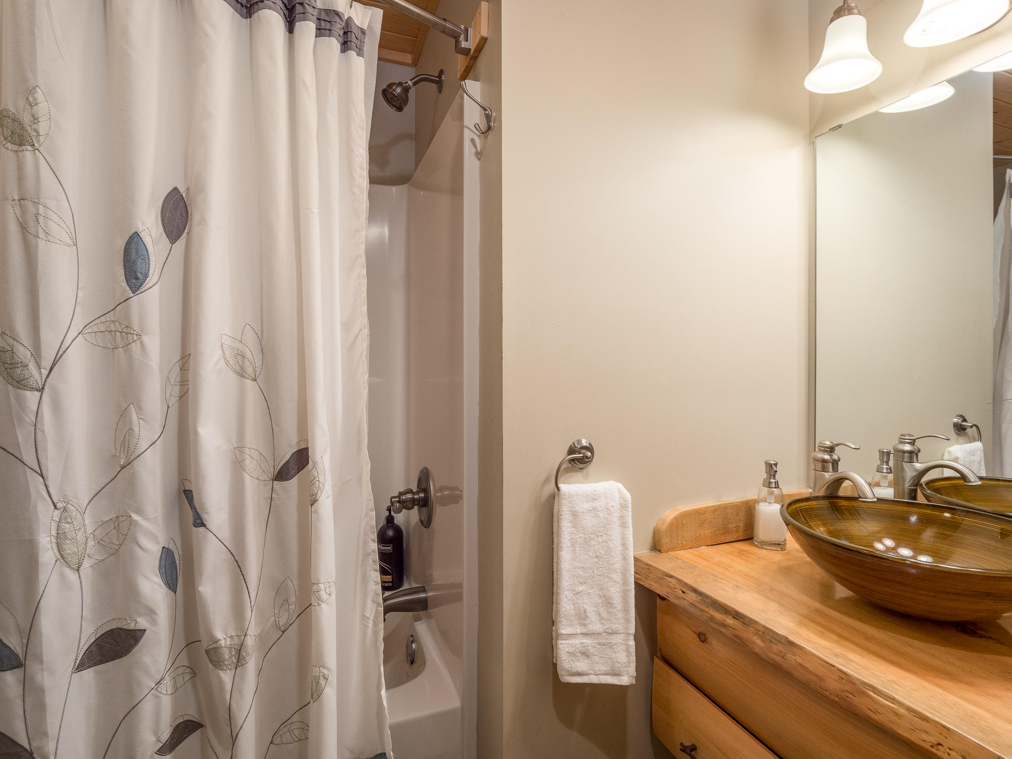 84 Valley View Drive, Newry, ME, 04261