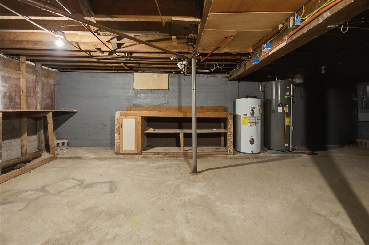 1827 Minot Avenue, Auburn, ME 04210 68-1-68