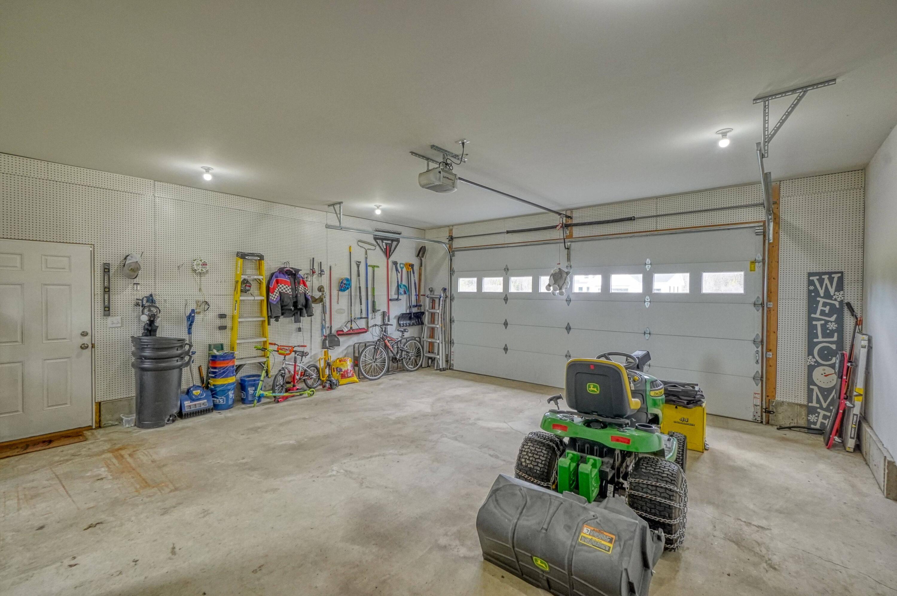 24 Royale Drive, Sidney, ME, 04330