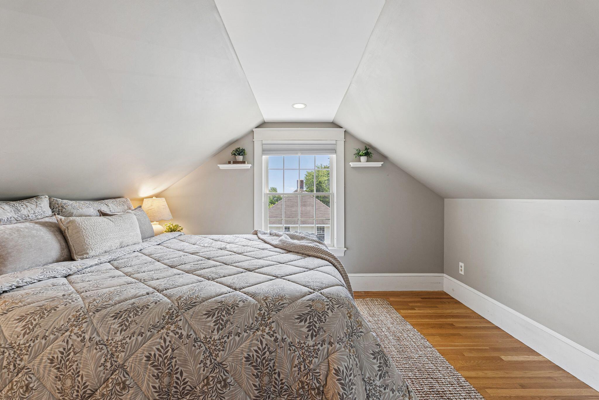 43 Pennsylvania Avenue, South Portland, ME 04106 This floor flex space currently used as an extra bedroom.