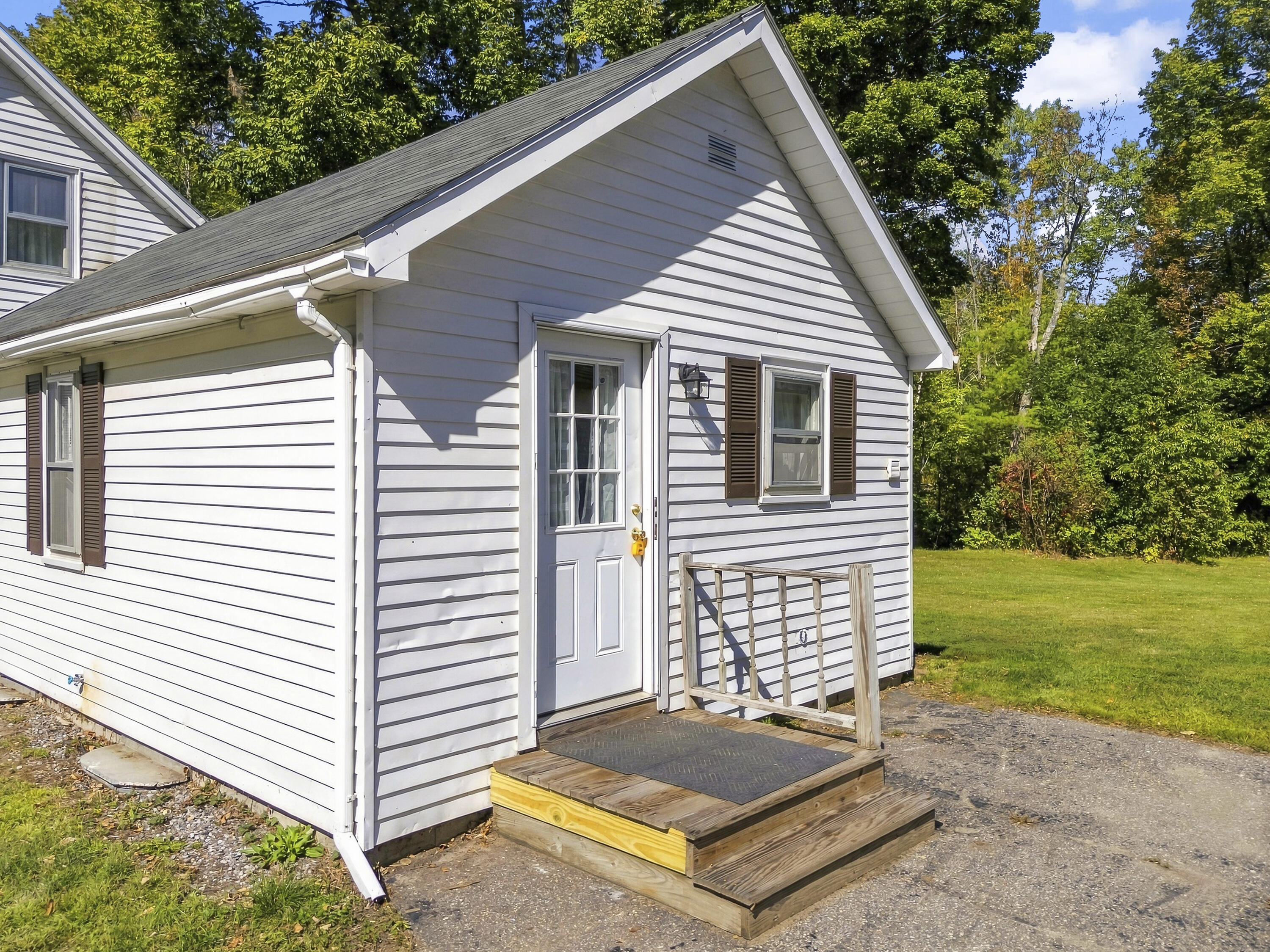 1090 Main Street, Bowdoin, ME 04287 Entry to mudroom from garage/driveway