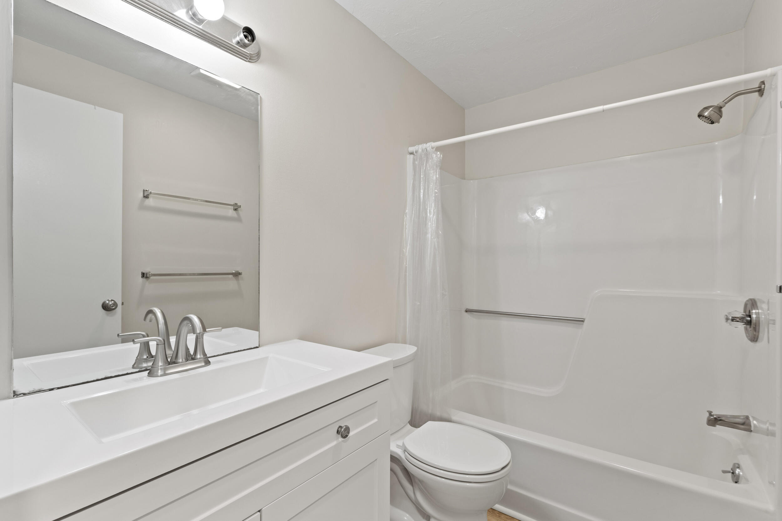 19 Stratton Road, #19, Scarborough, ME 04074 Primary Bathroom