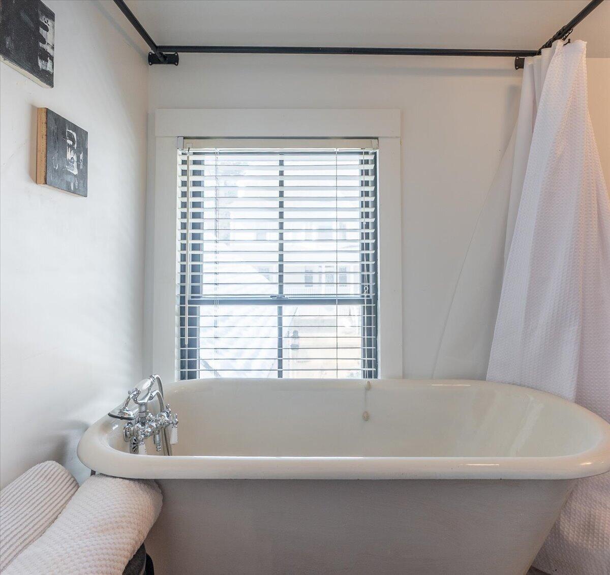 17 Mountain Street, Camden, ME, 04843