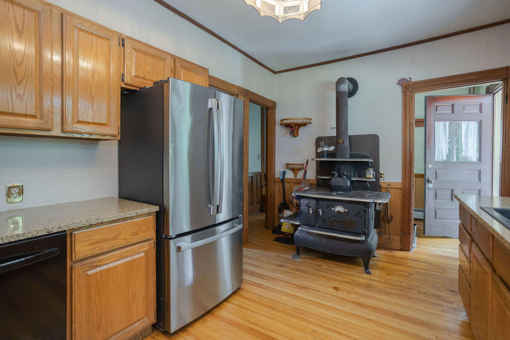 72 Main Street, Peru, ME, 04290