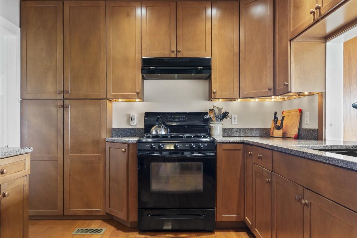 22 Gray Road, Southport, ME, 04576