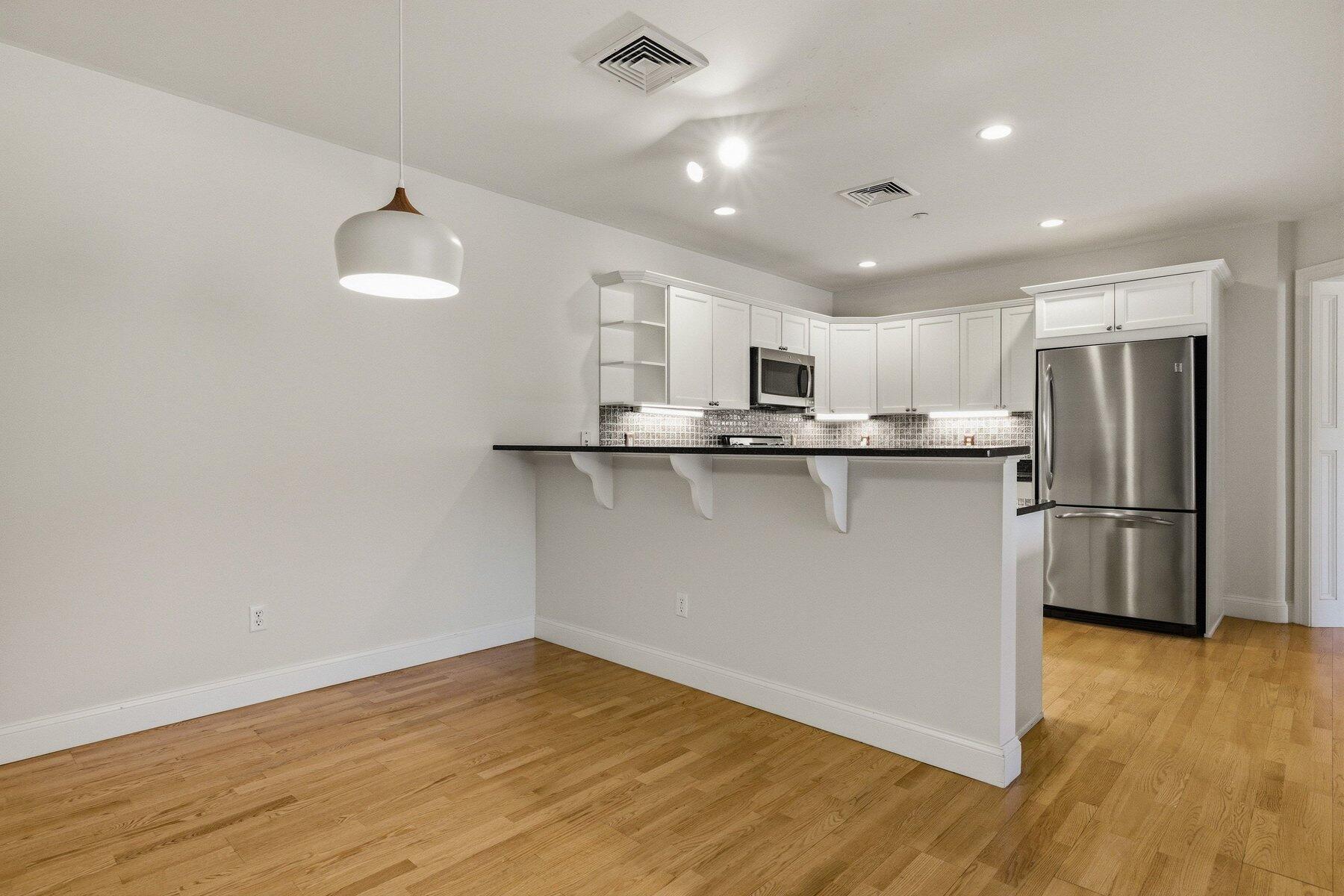 100 Shepards Cove Road UNIT F204, Kittery, ME, 03904