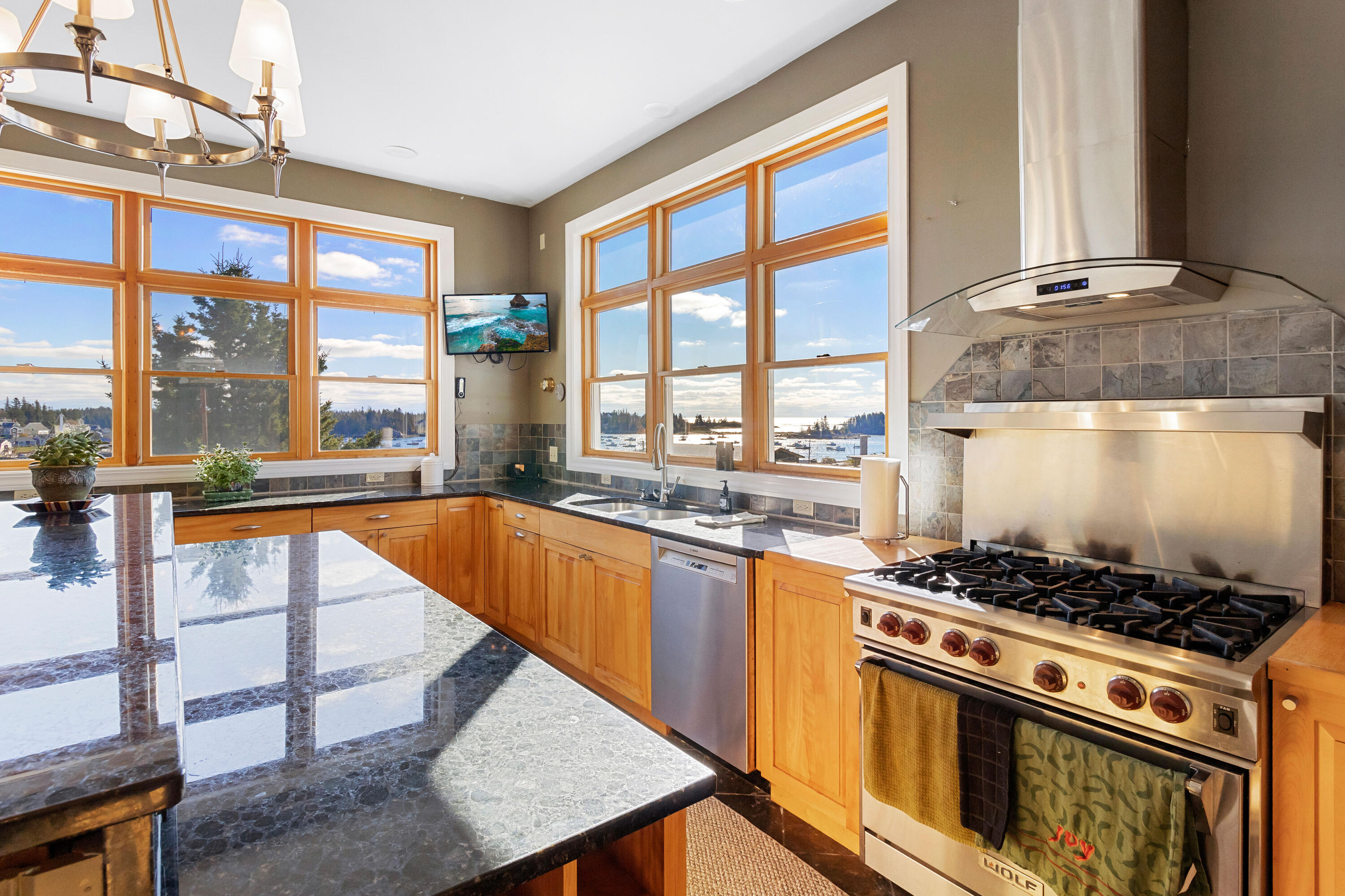 38 W. Main W Main Street, Vinalhaven, ME, 04863