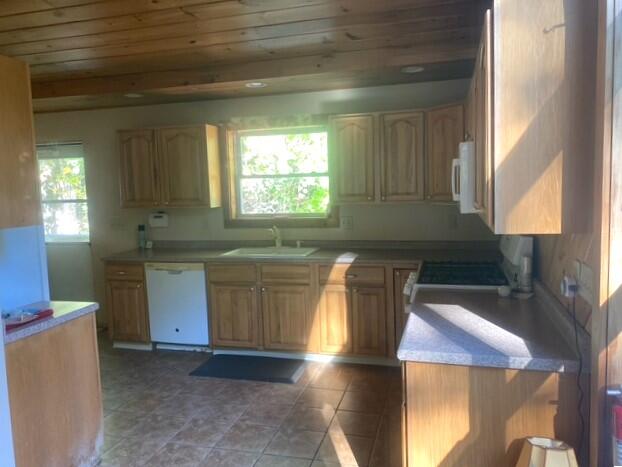 344 Crowell Hill Road, Vassalboro, ME 04989 Kitchen