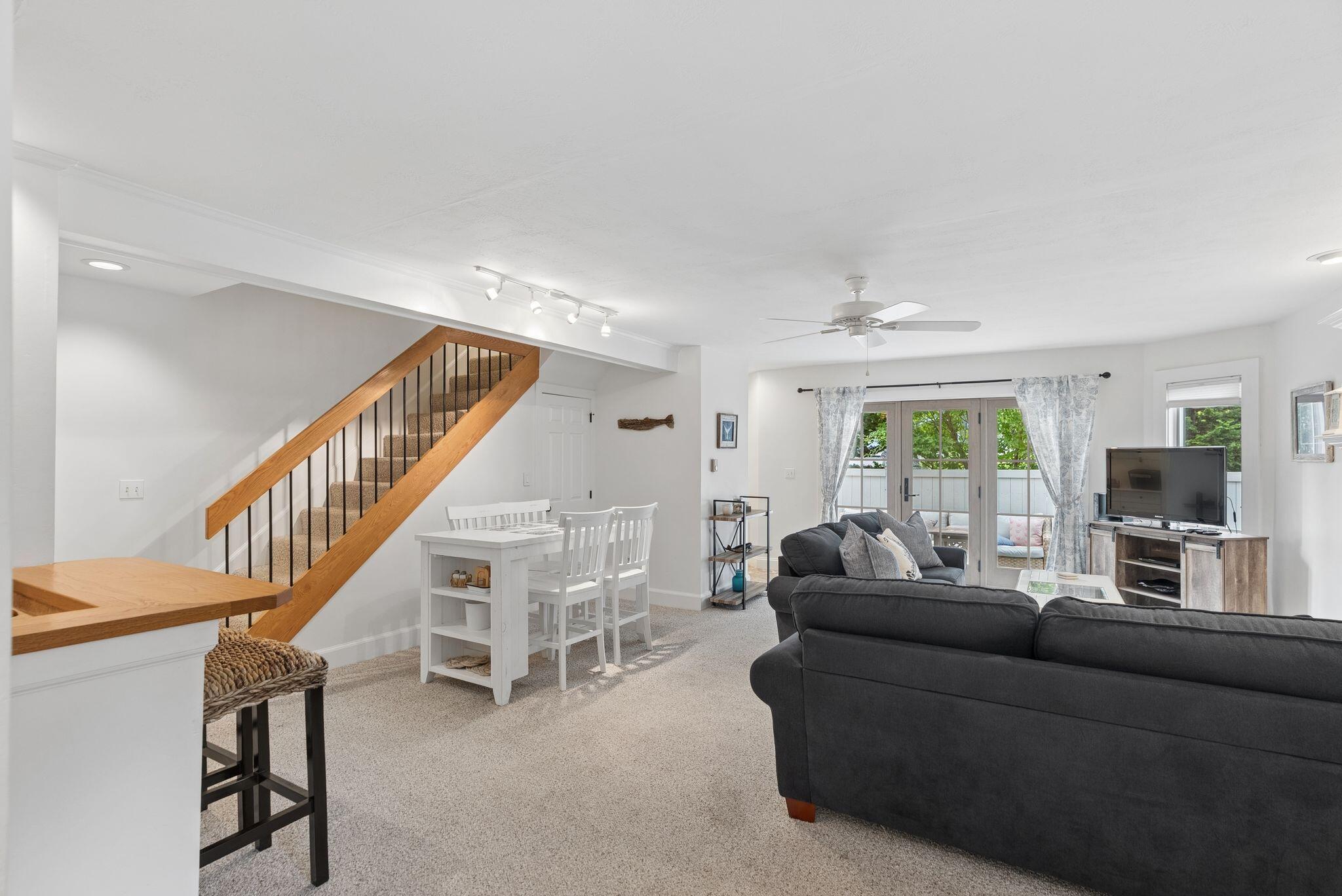 8 Woodland Avenue, #3, Kennebunk, ME 04043 21_DSC08981