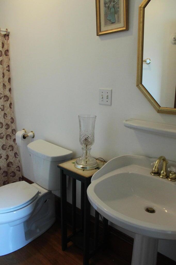 2nd floor , full bathroom