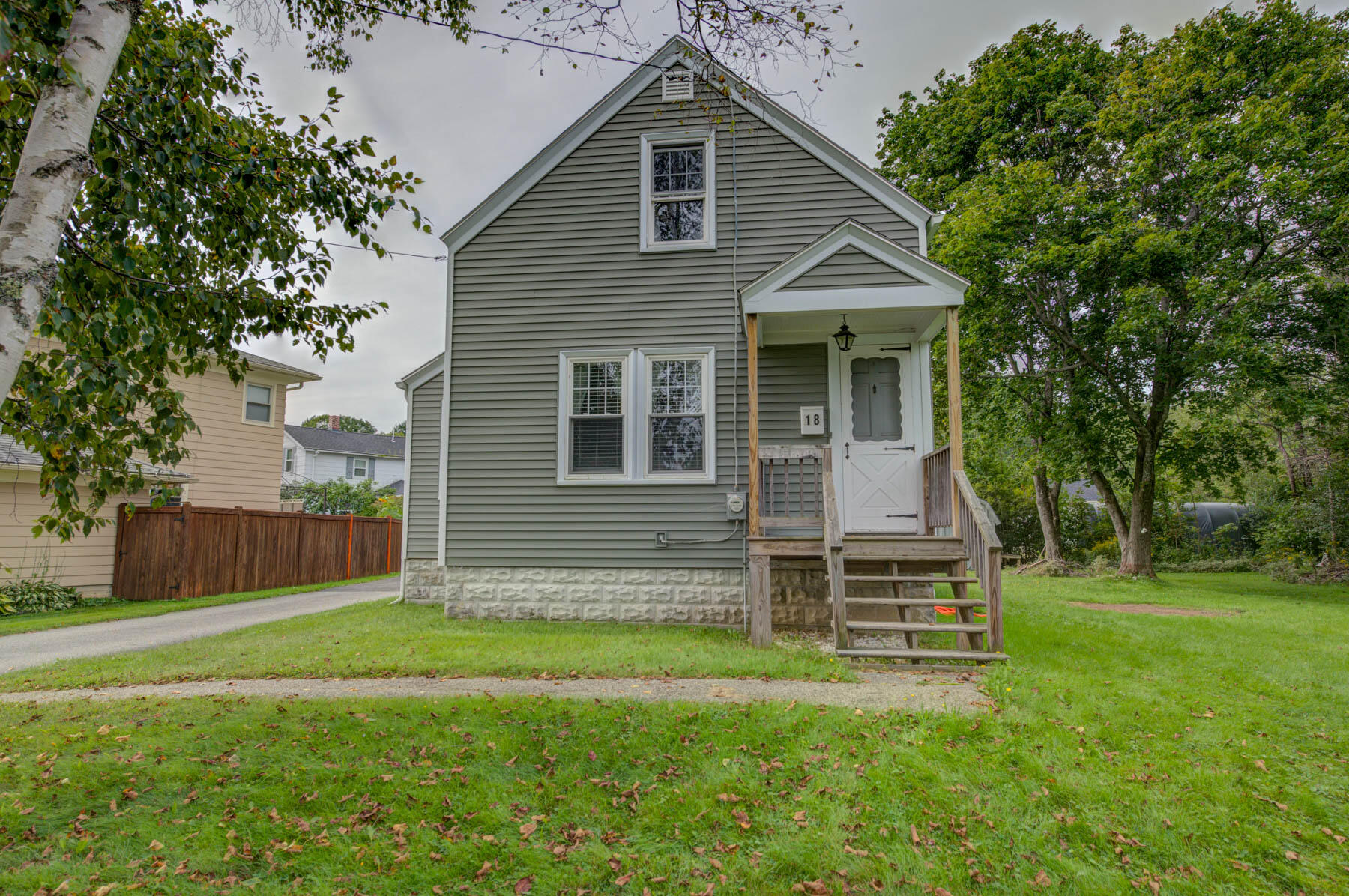 18 Fairlawn Avenue