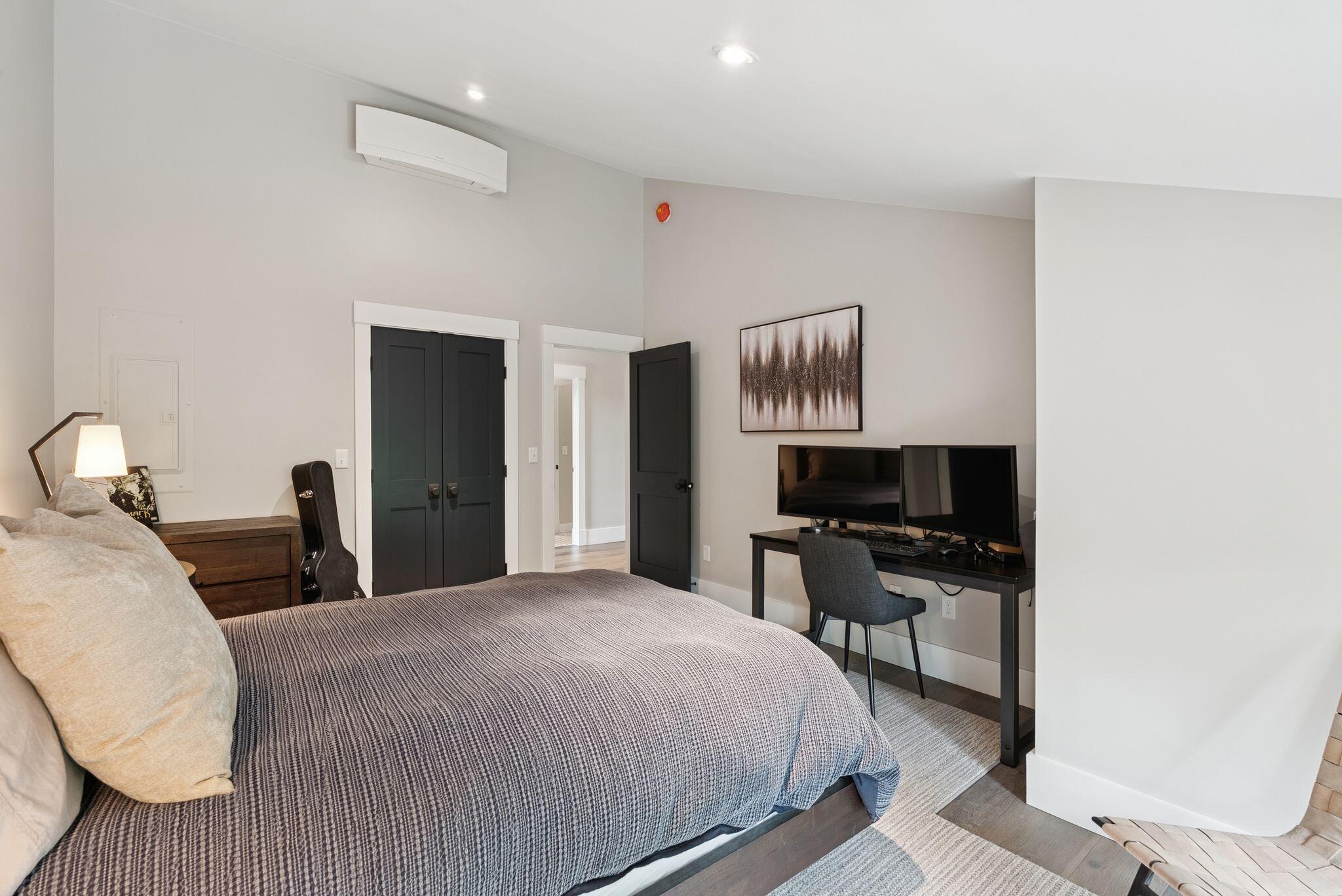 440 Blackstrap Road, Falmouth, ME, 04105