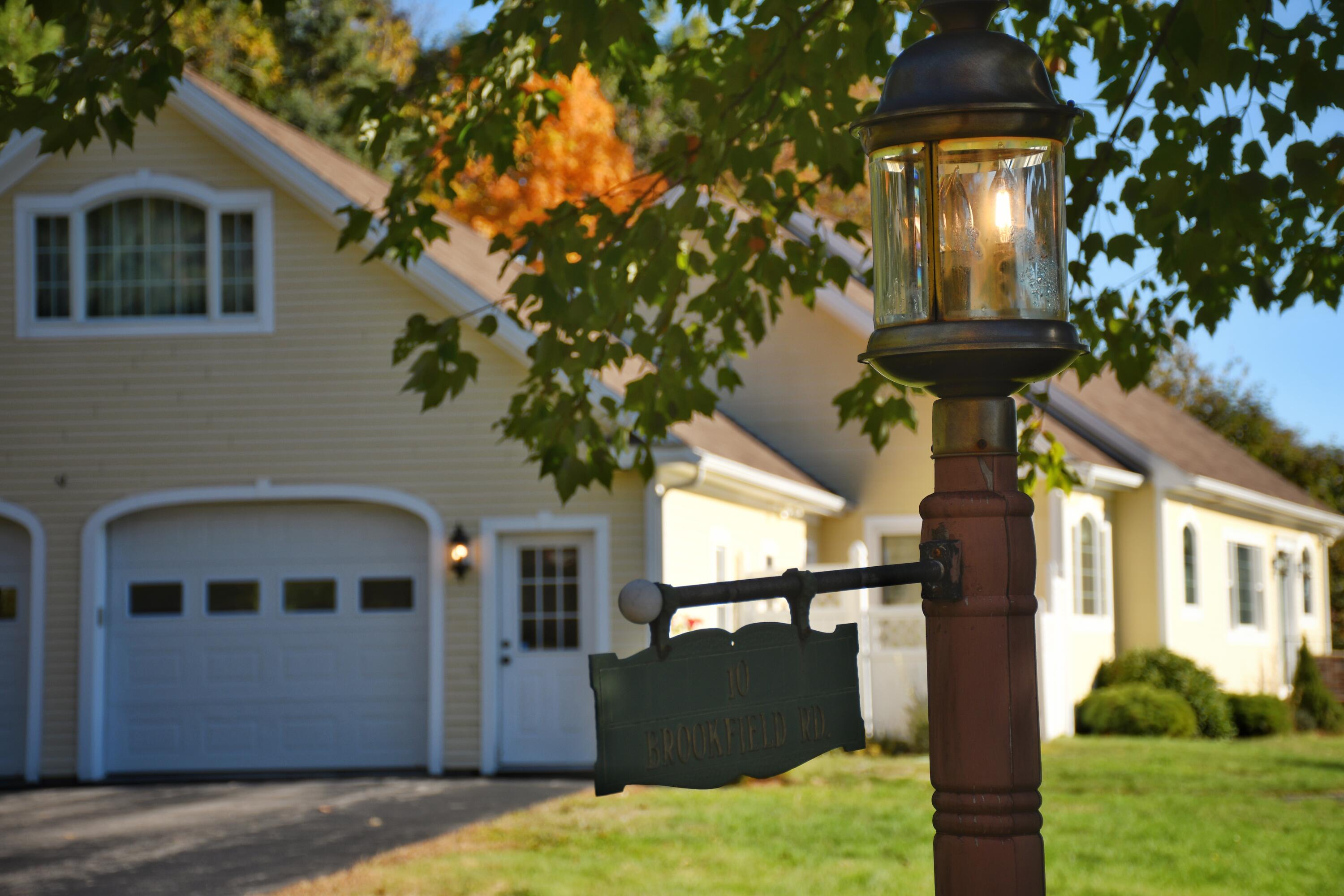Photo of 10 Brookfield Road Falmouth ME 04105