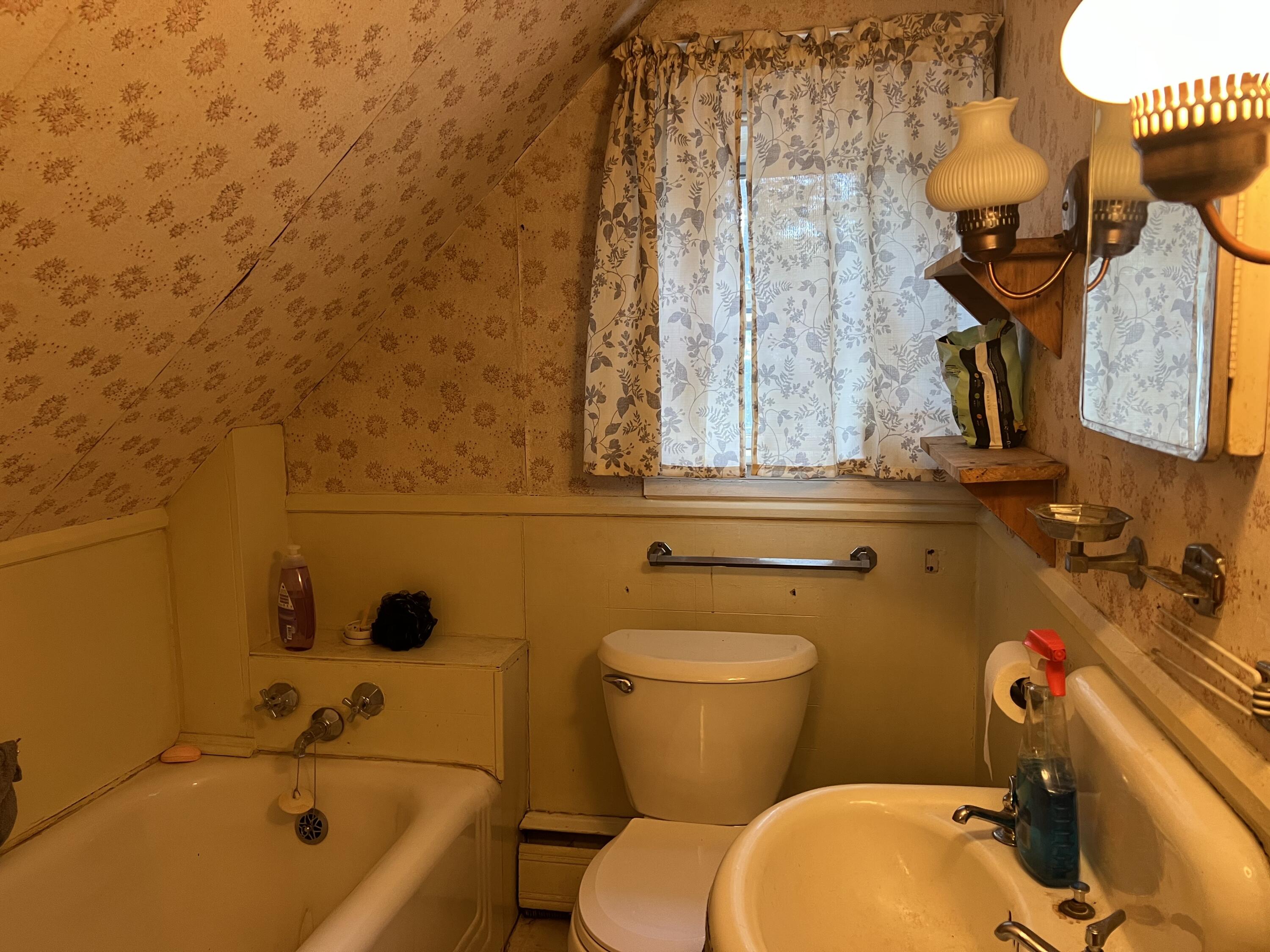 63 Rideout Avenue, Lewiston, ME, 04240