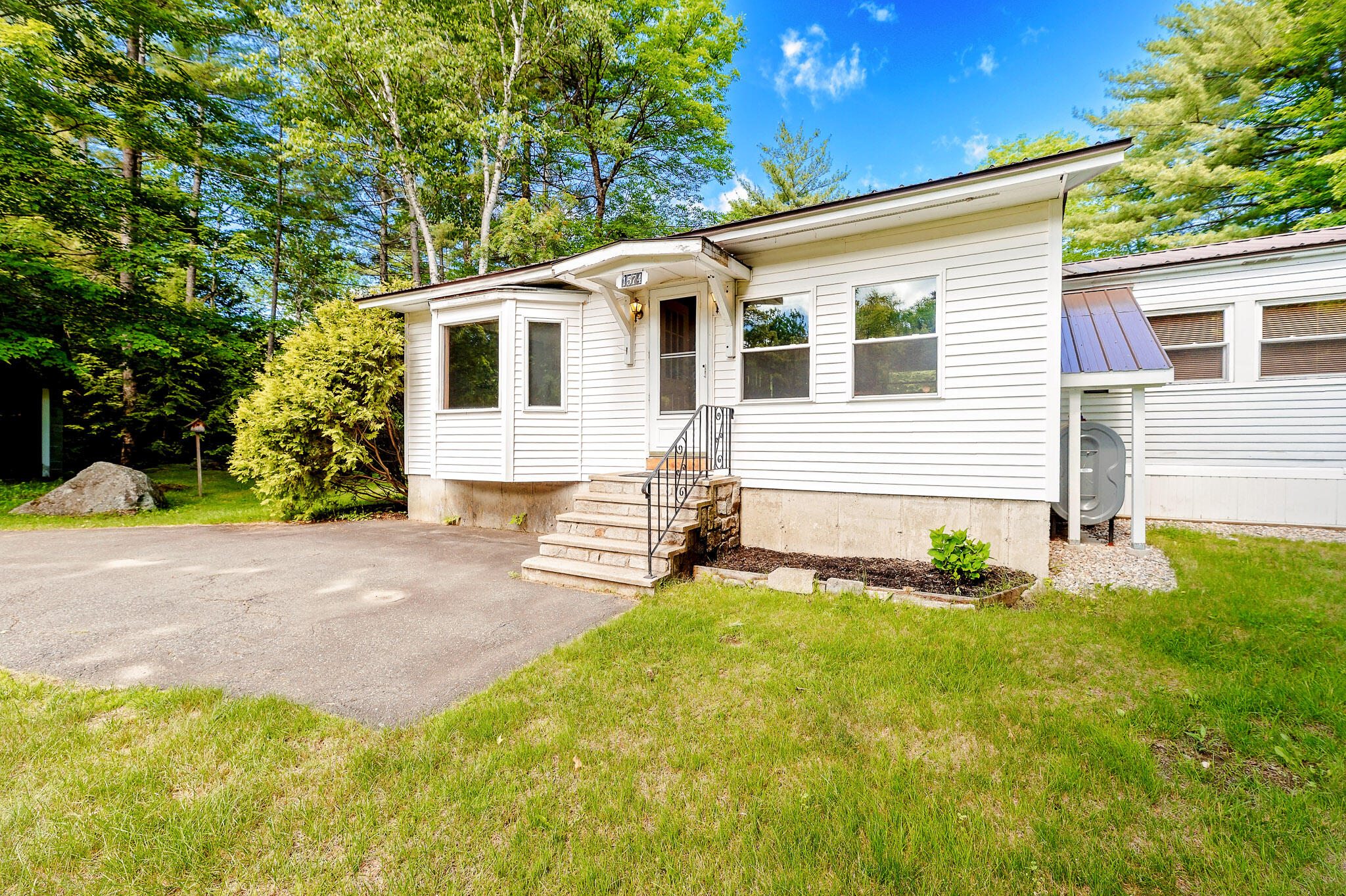 1574 Roxbury Road, Roxbury, ME 04275 Front Entry
