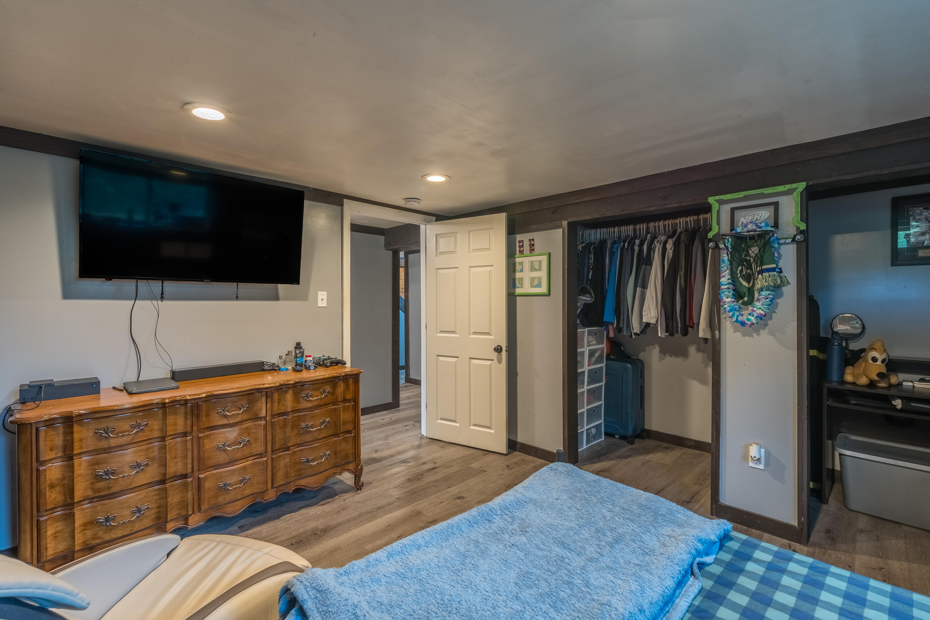 42 East Oxford Road, Paris, ME, 04281