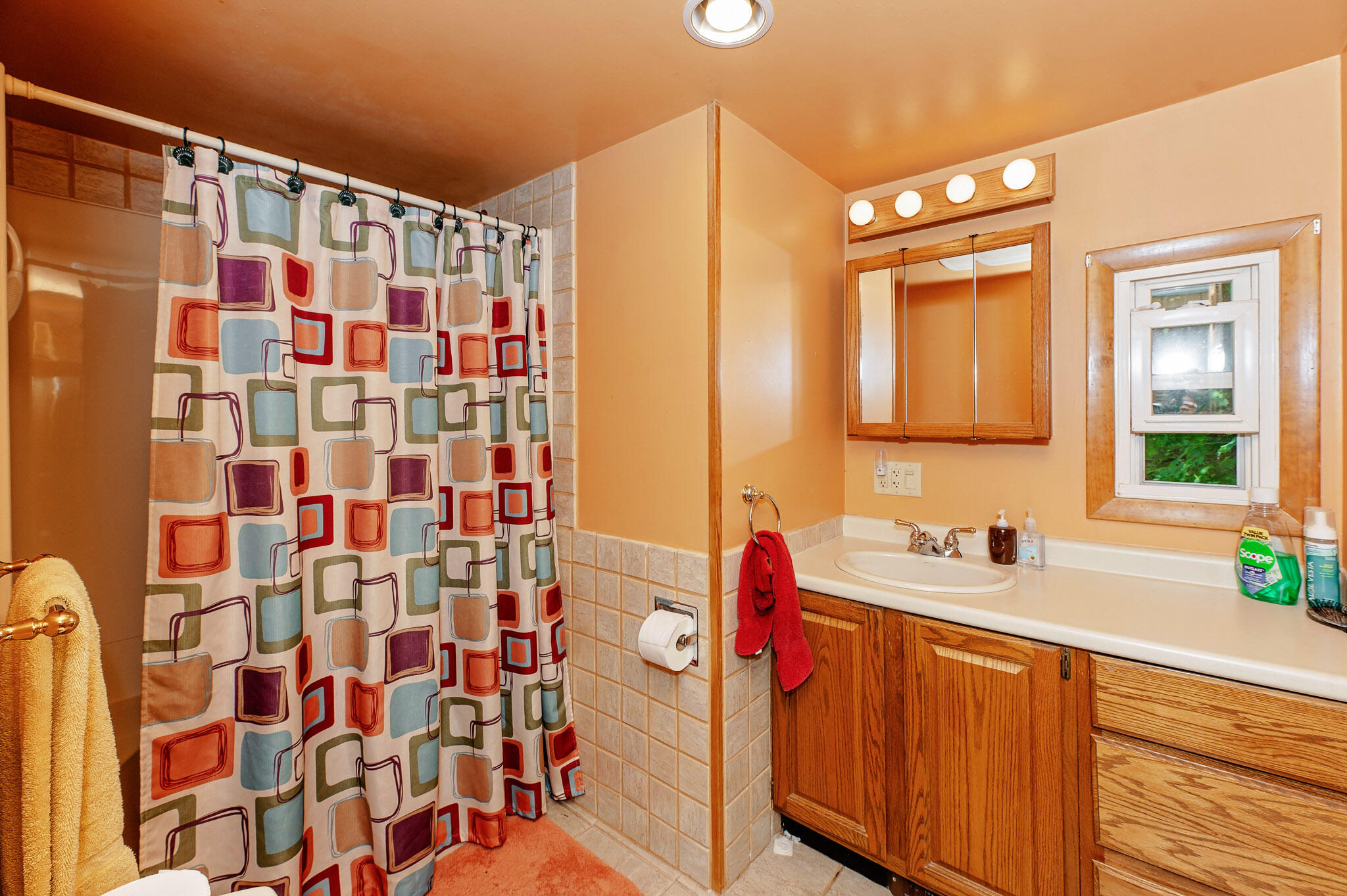 1574 Roxbury Road, Roxbury, ME 04275 Full Bathroom