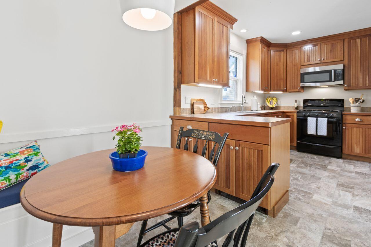 14 Holly Street, Portland, ME 04103 Kitchen dining area