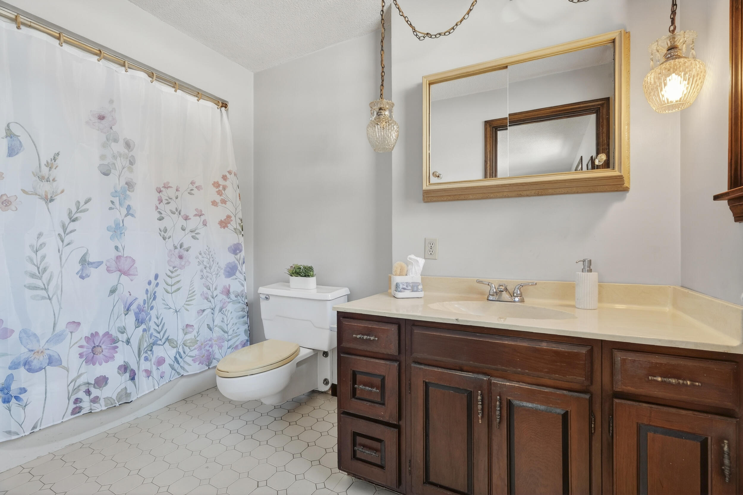 19 Birchvale Drive, Portland, ME 04102 Primary full bath