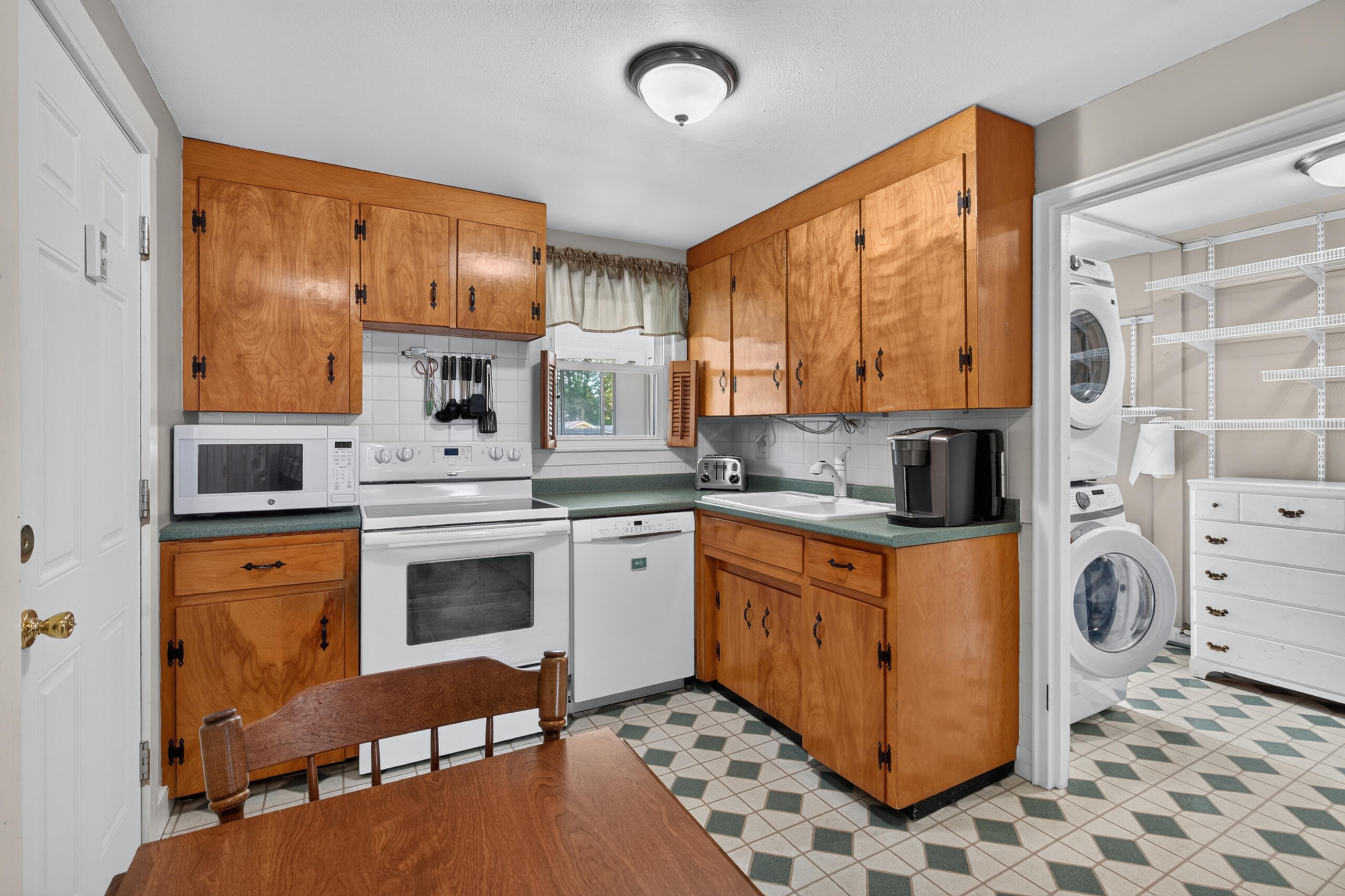 15 Brewster Street, Bangor, ME 04401 Kitchen