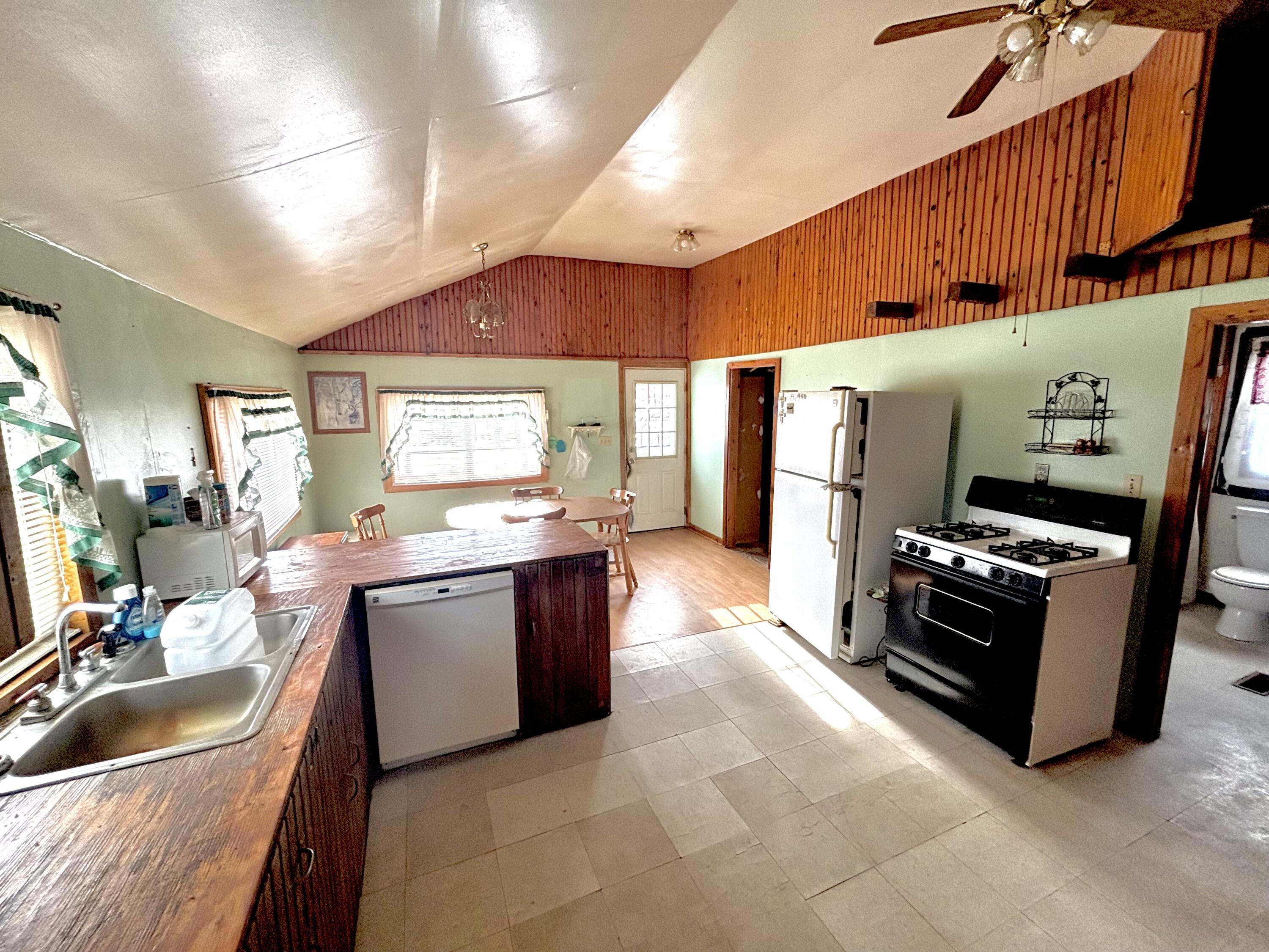 6 Horseshoe Road, Medway, ME, 04460