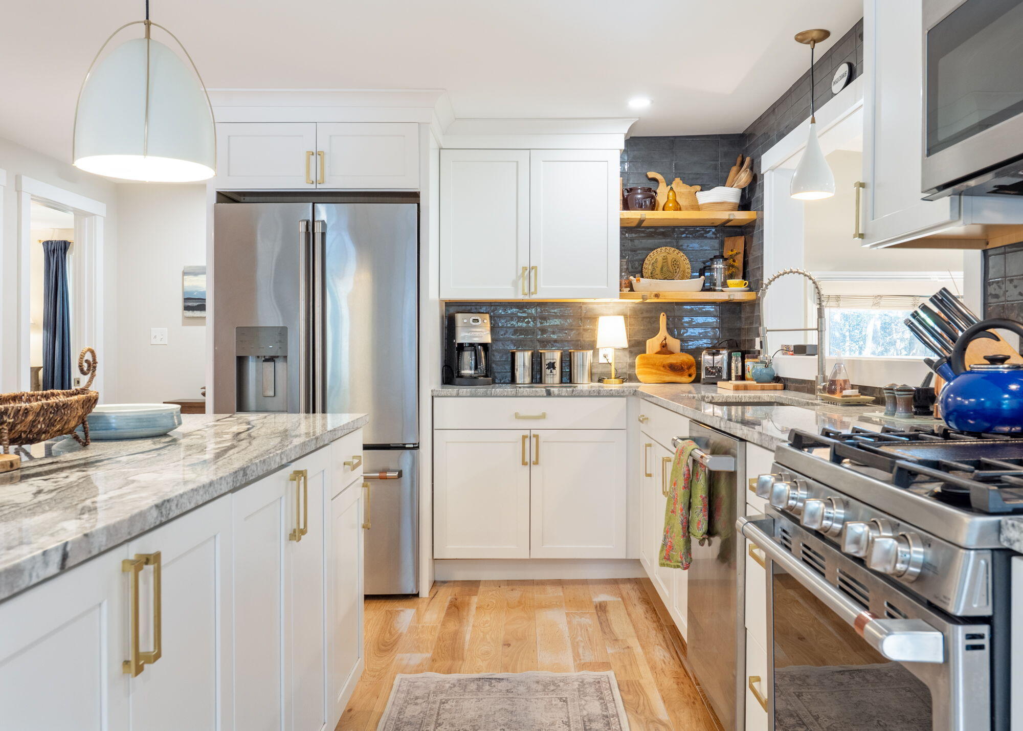 303 Middle Road, Falmouth, ME 04105 Kitchen