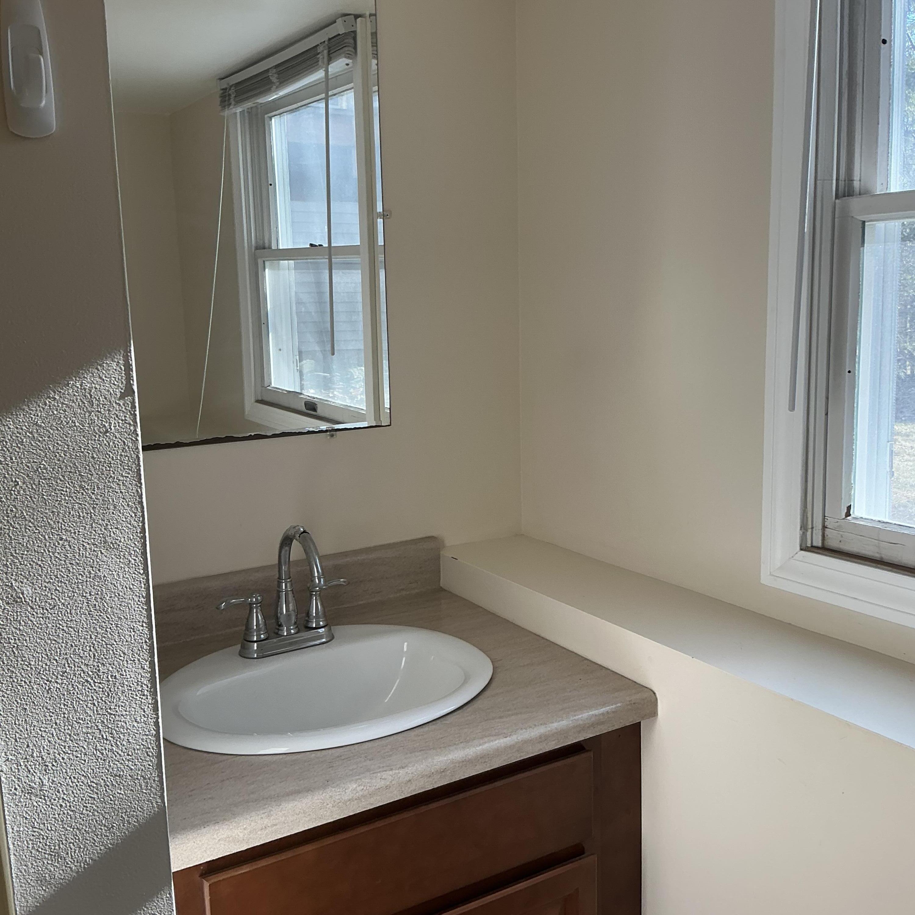 1 Carolyn Street, Topsham, ME, 04086